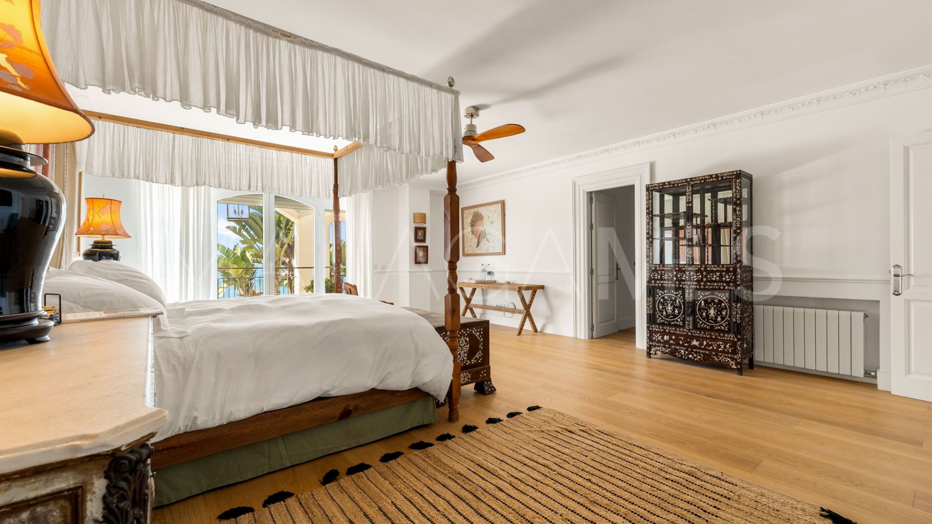 Villa for sale in Guadalmina Baja