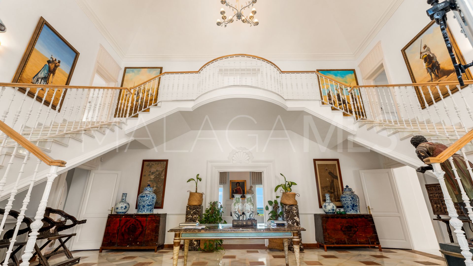 Villa for sale in Guadalmina Baja