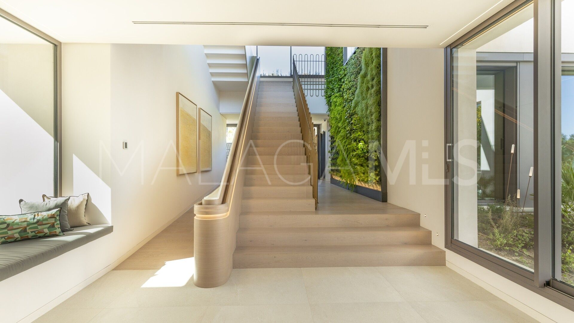 Villa for sale in Cascada de Camojan