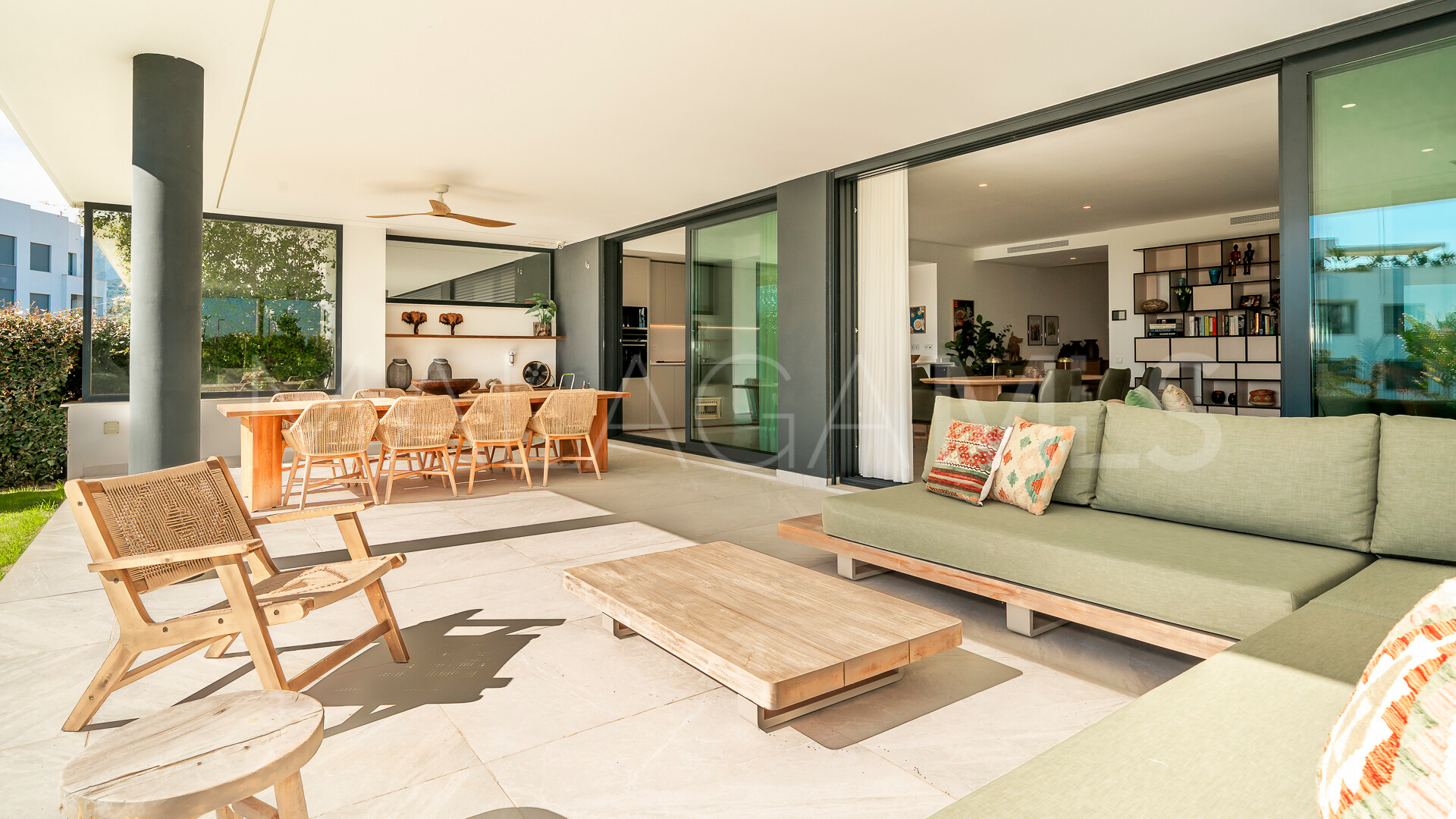Apartamento planta baja for sale with 4 bedrooms in Los Monteros