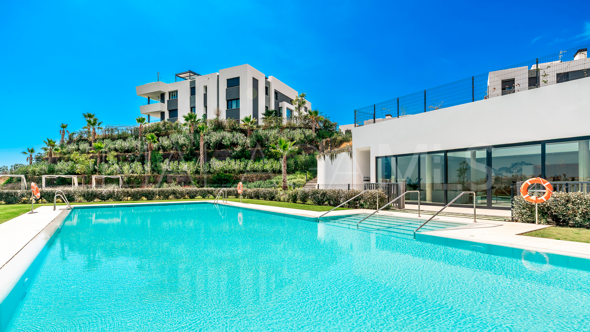 Apartamento planta baja for sale with 4 bedrooms in Los Monteros