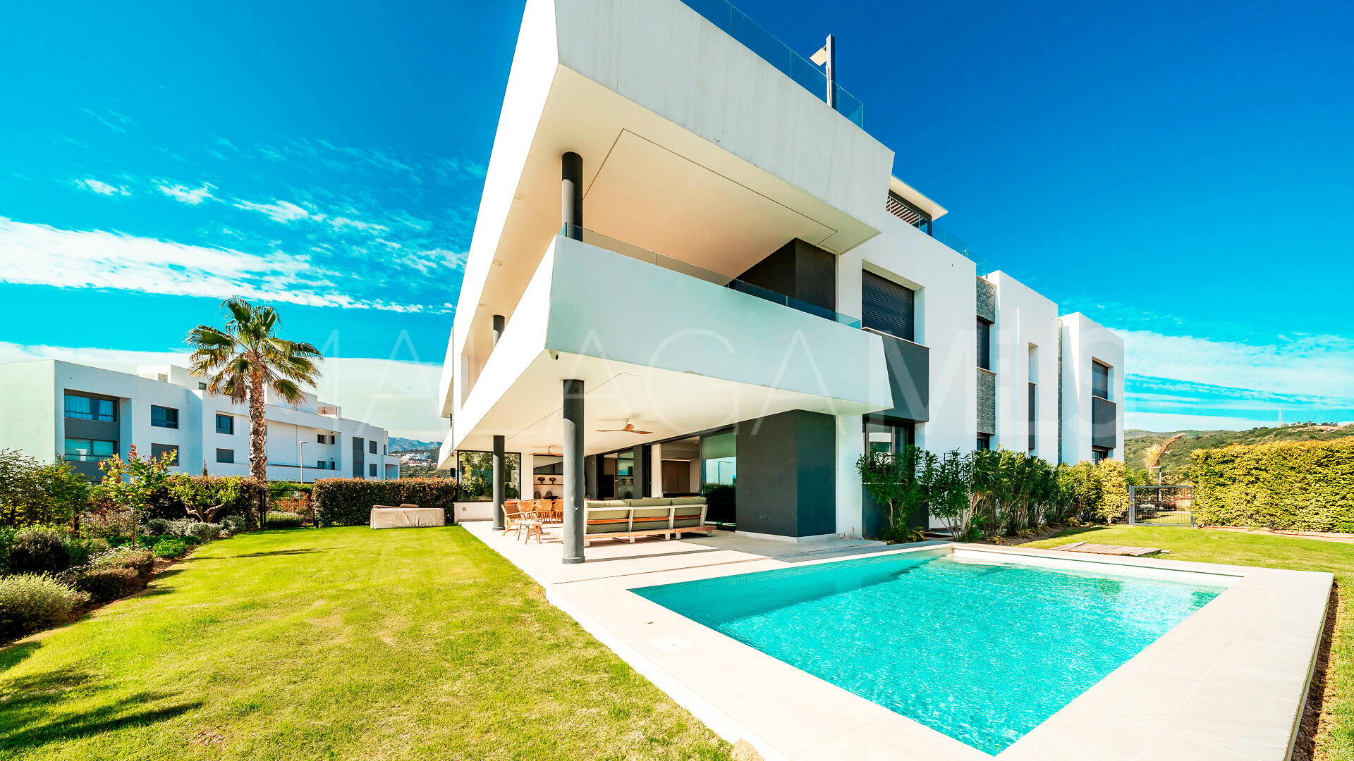 Apartamento planta baja for sale with 4 bedrooms in Los Monteros