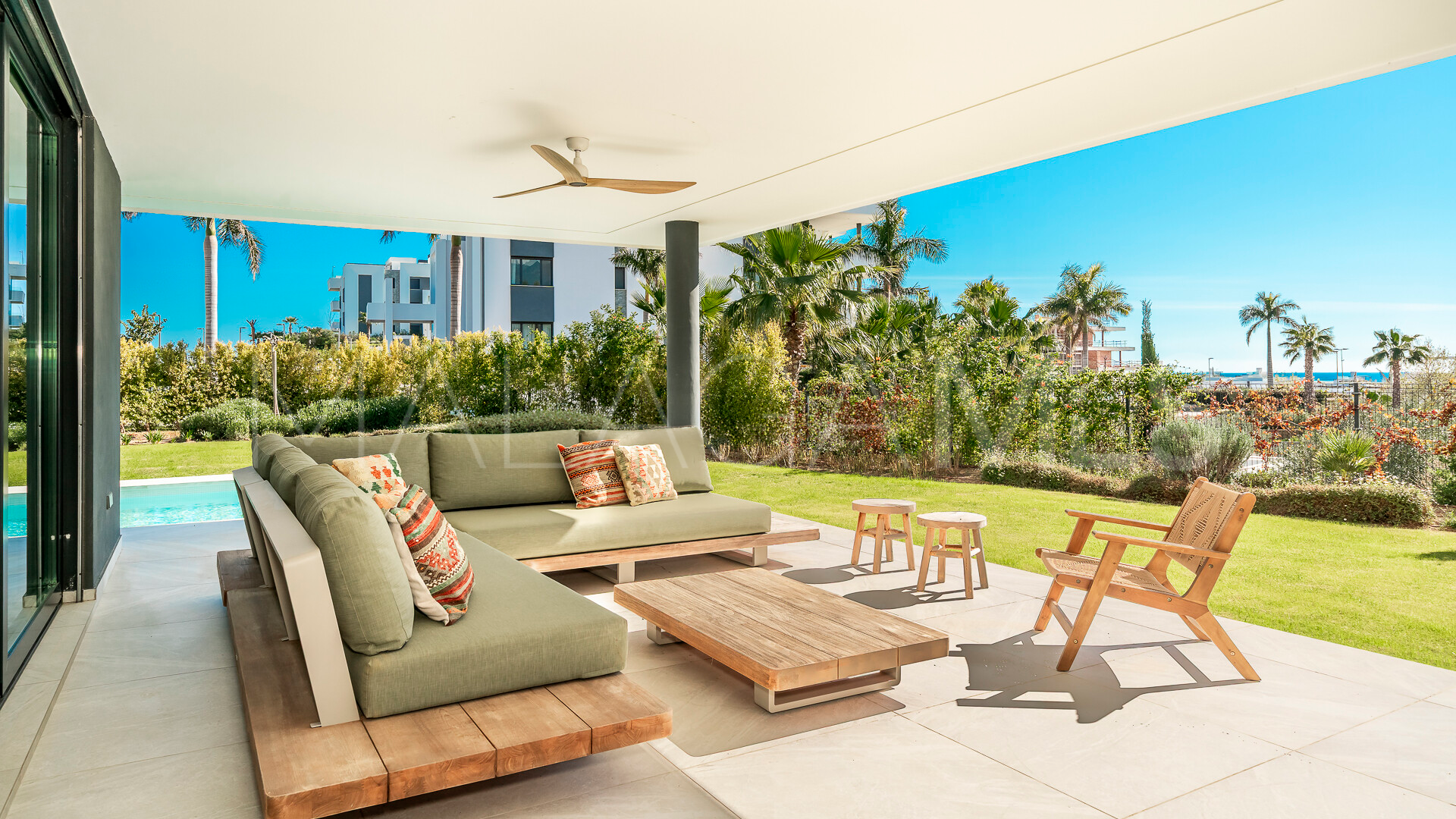 Apartamento planta baja for sale with 4 bedrooms in Los Monteros