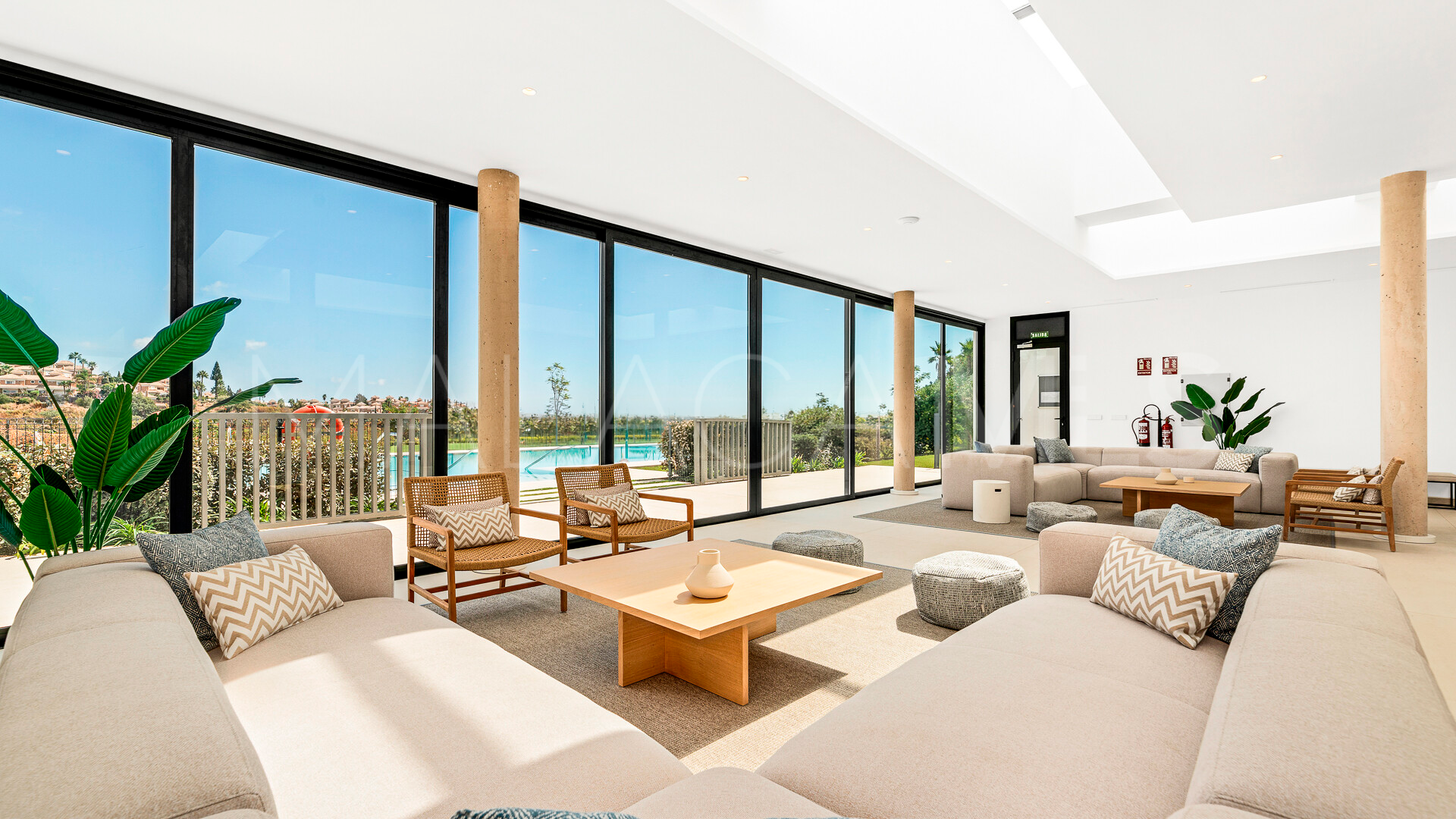 Apartamento planta baja for sale with 4 bedrooms in Los Monteros