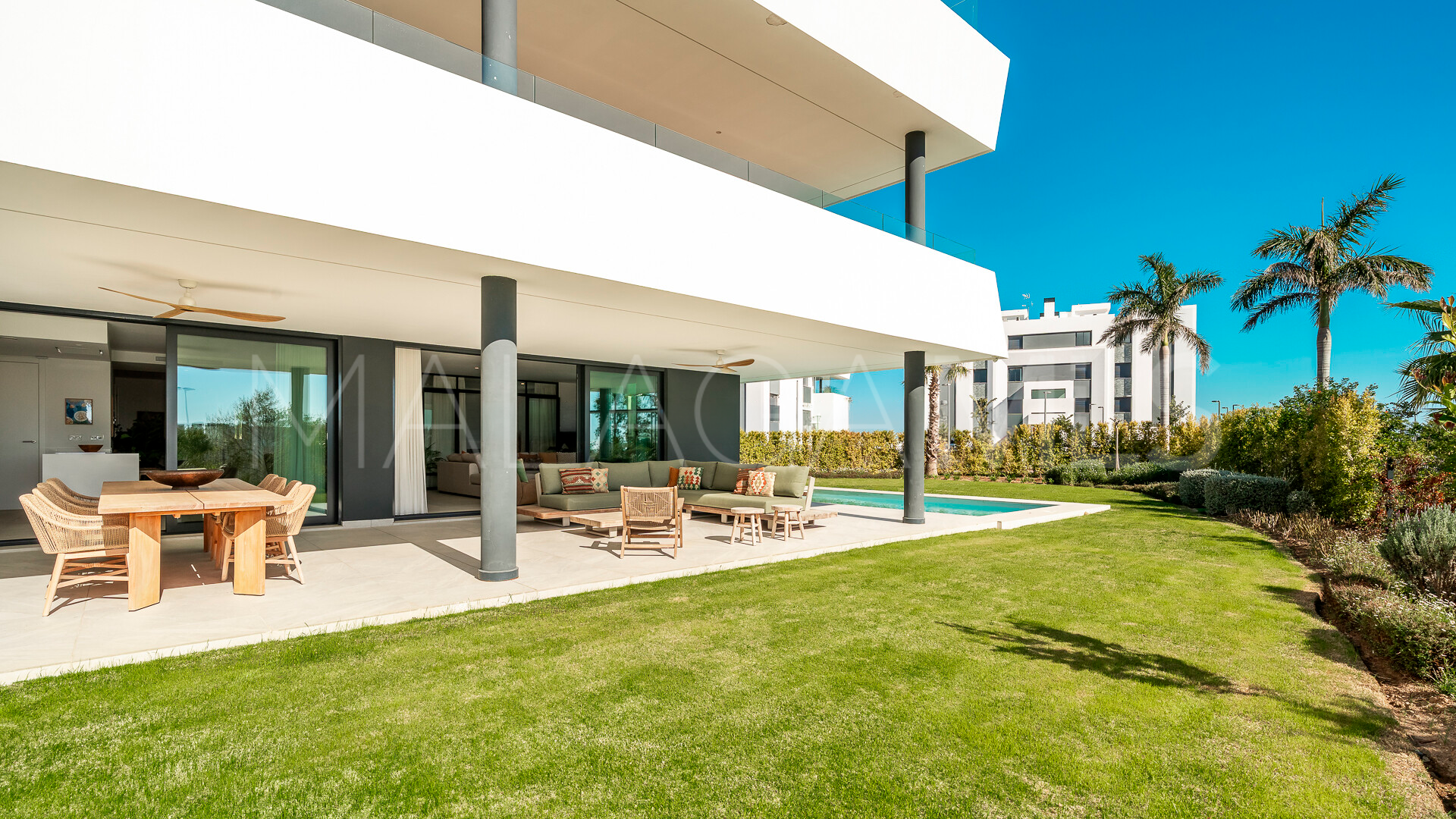 Apartamento planta baja for sale with 4 bedrooms in Los Monteros