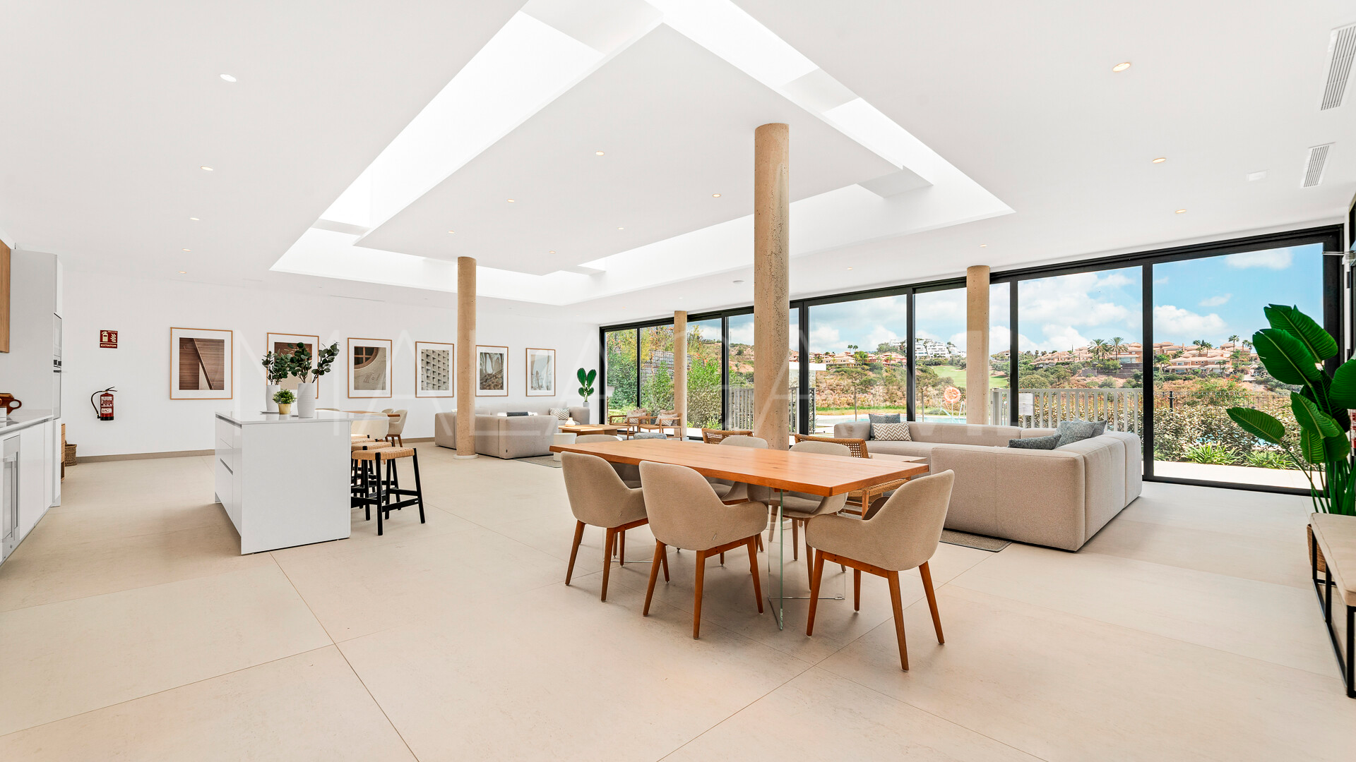 Apartamento planta baja for sale with 4 bedrooms in Los Monteros