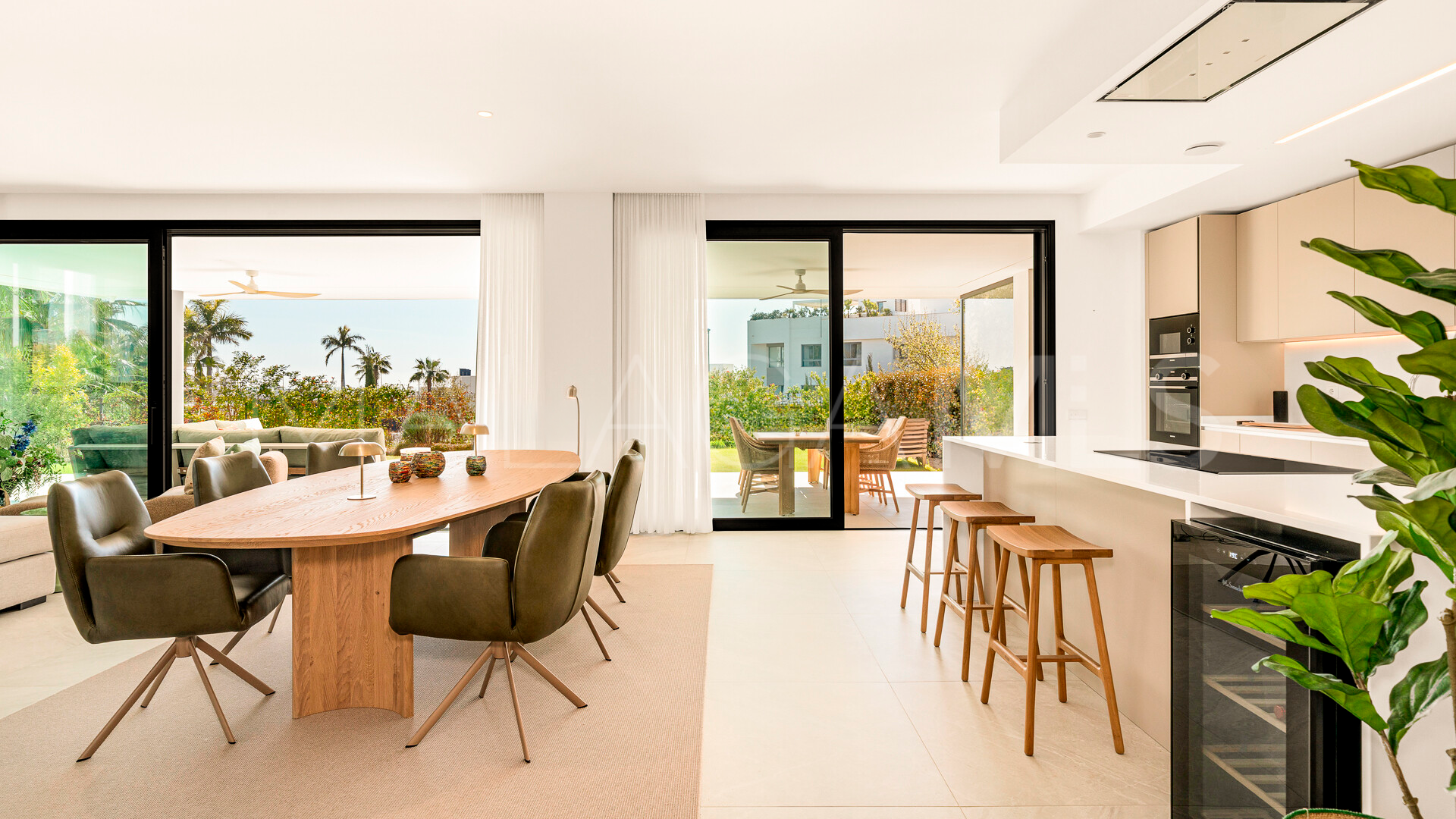 Apartamento planta baja for sale with 4 bedrooms in Los Monteros