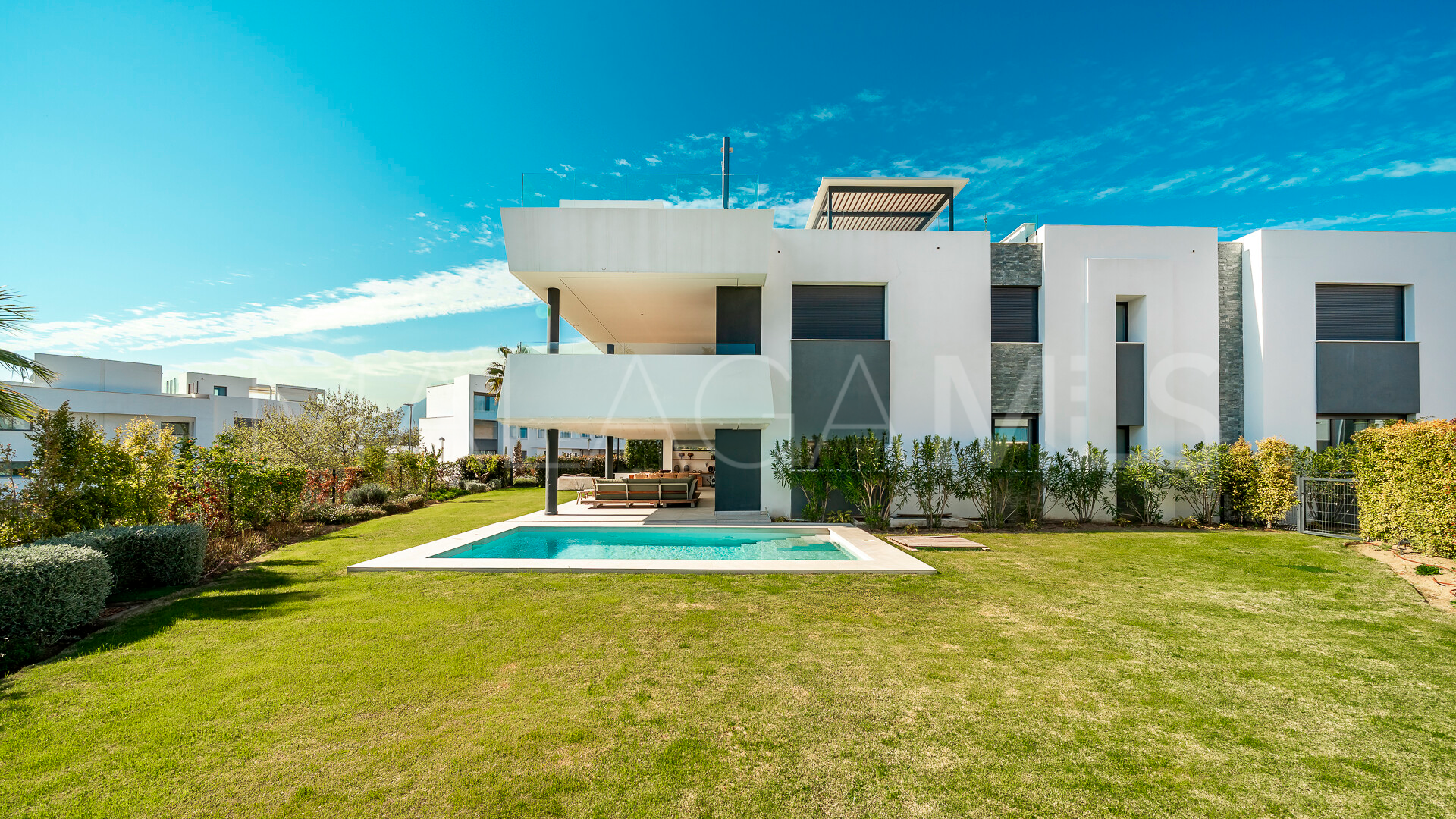 Apartamento planta baja for sale with 4 bedrooms in Los Monteros
