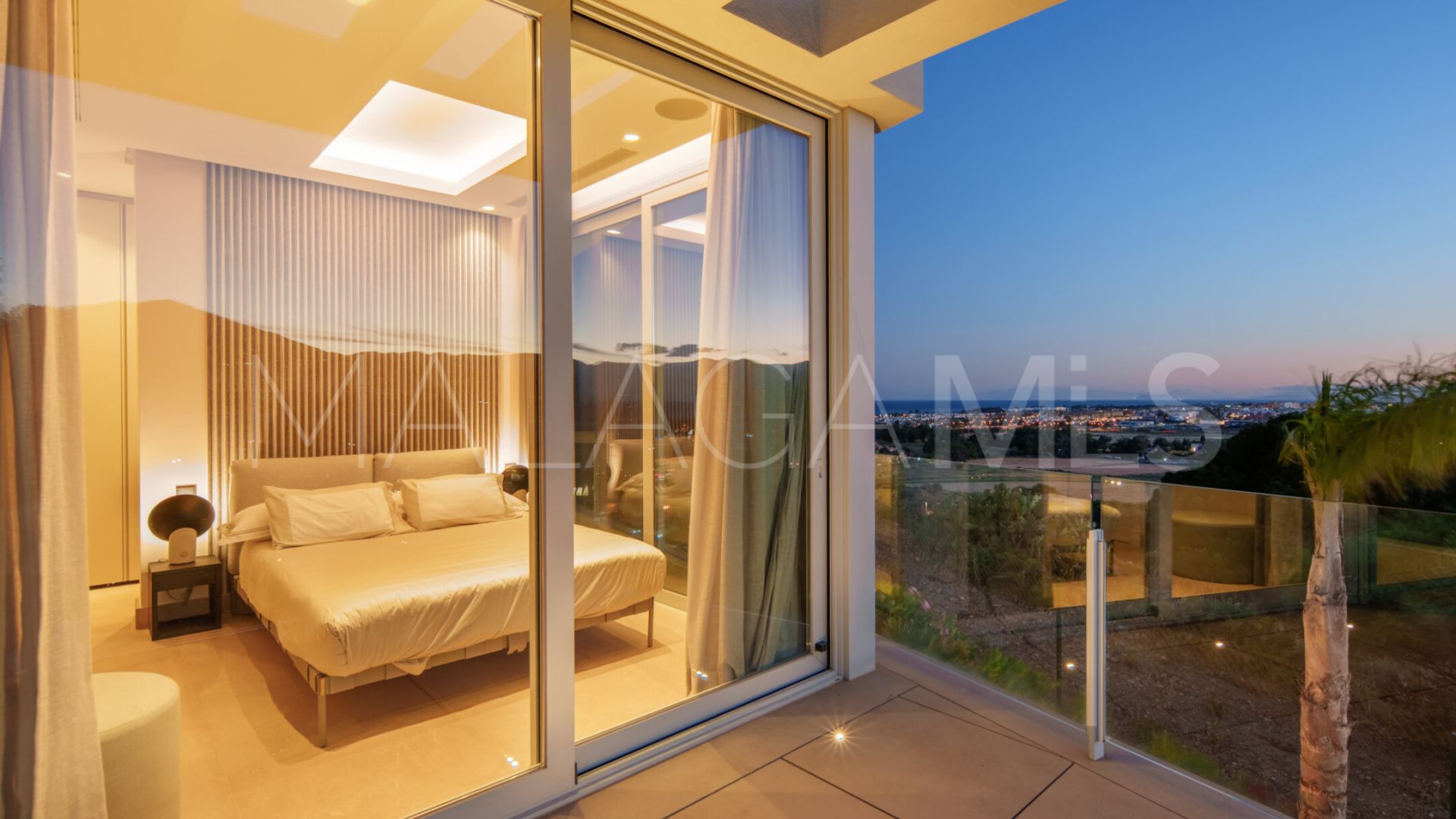 Villa for sale in Nueva Andalucia