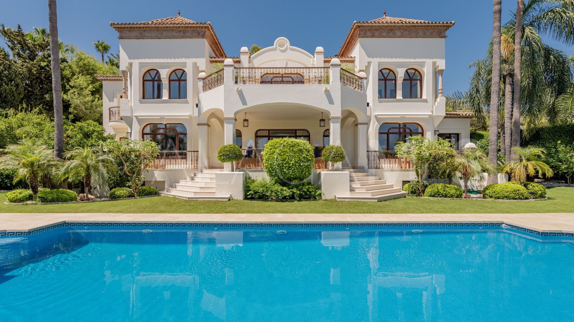 Villa for sale in Sierra Blanca