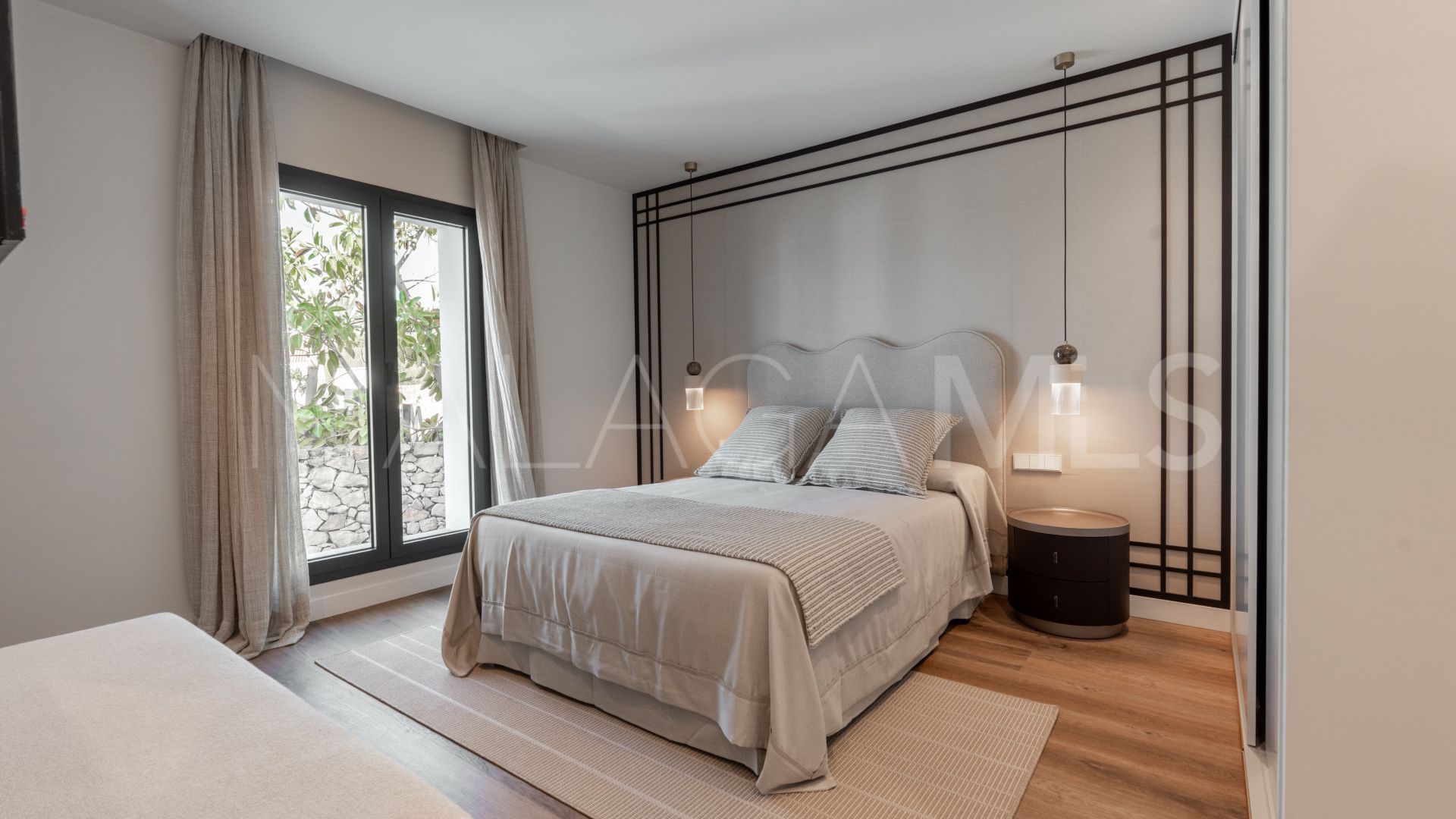 Villa for sale in Nueva Andalucia