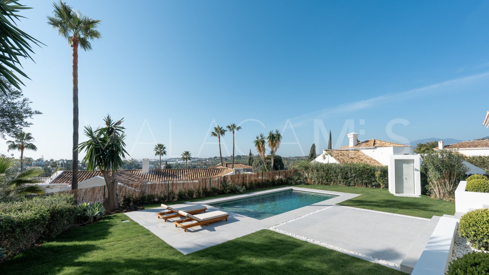 Villa for sale in Nueva Andalucia