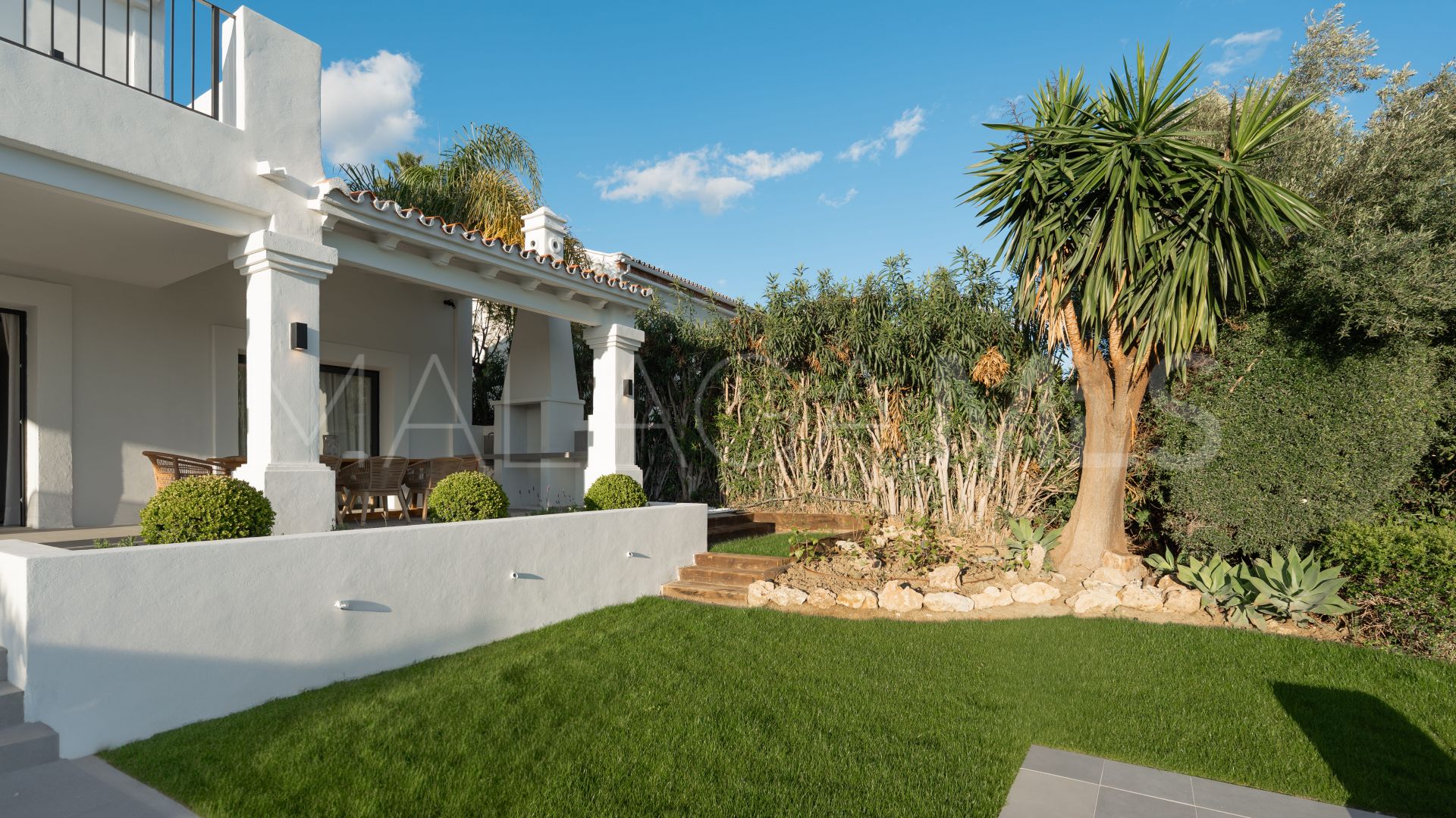 Villa for sale in Nueva Andalucia