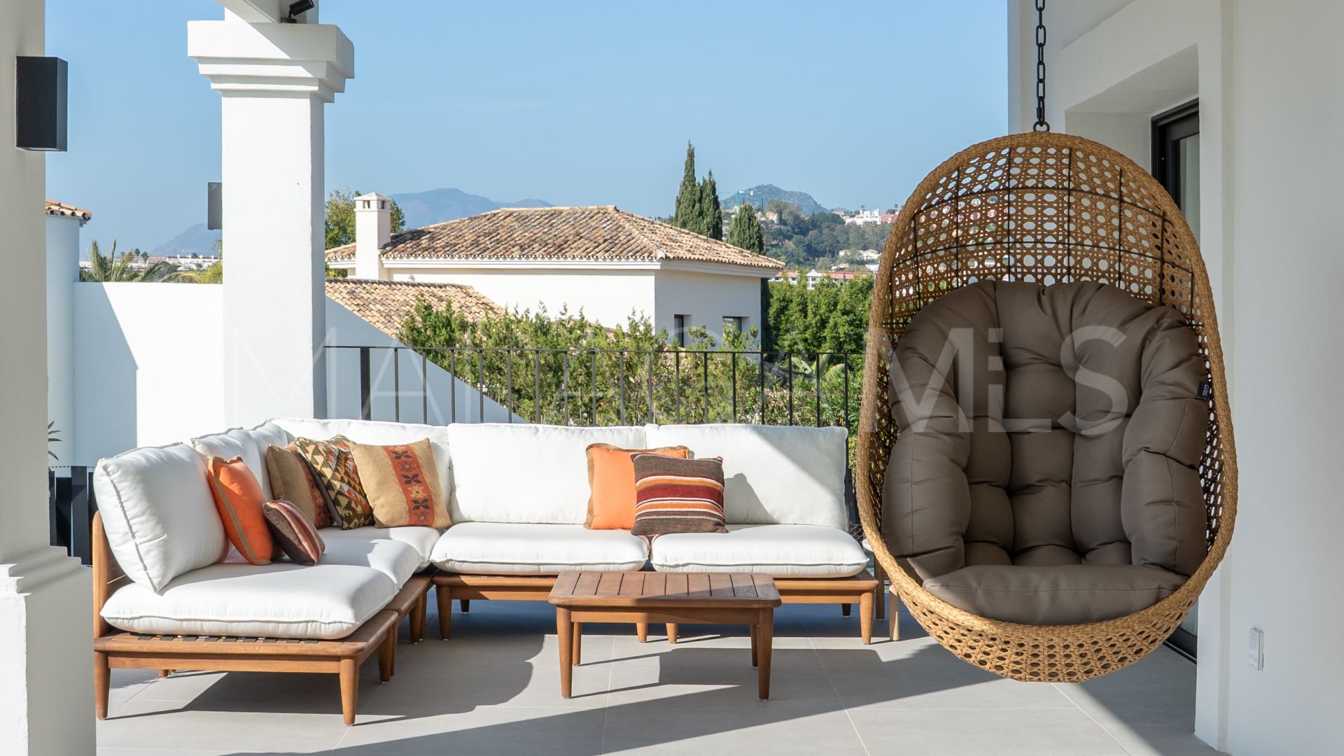 Villa for sale in Nueva Andalucia