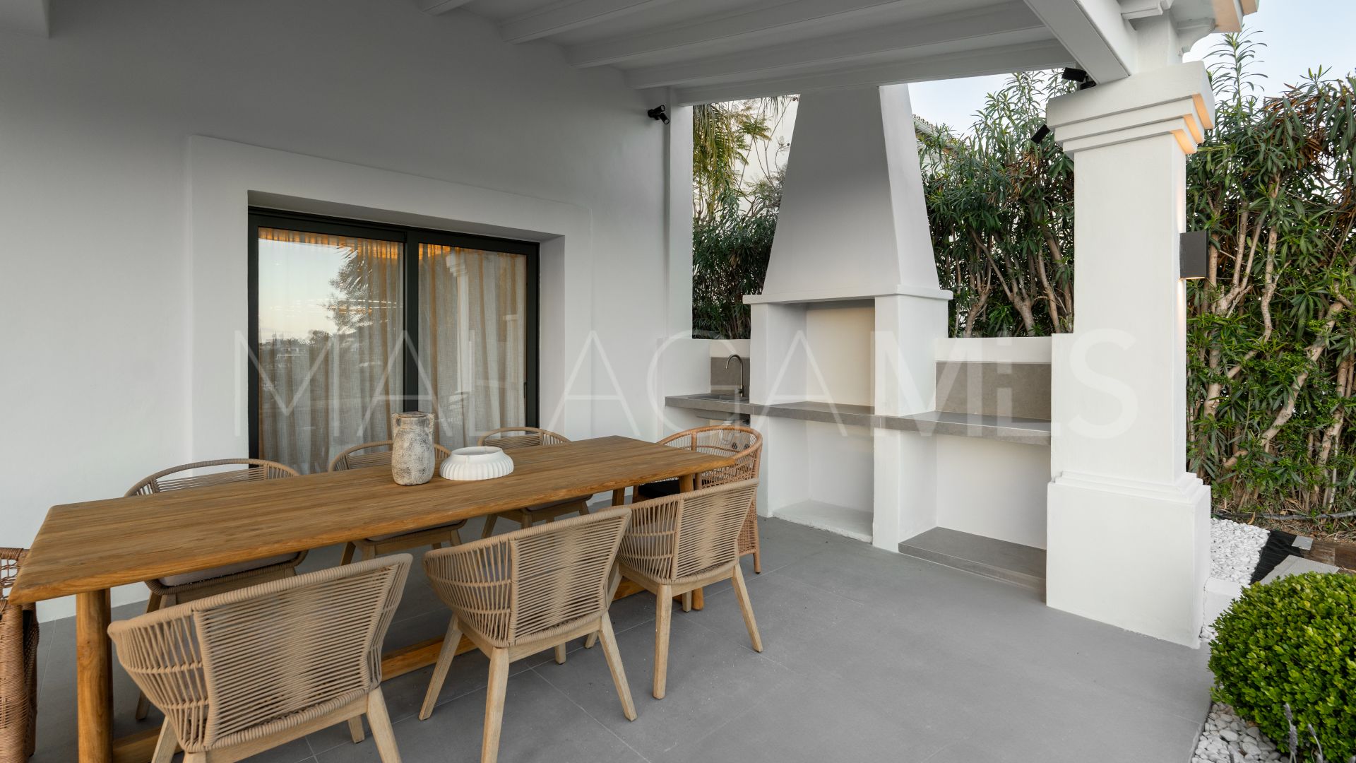 Villa for sale in Nueva Andalucia