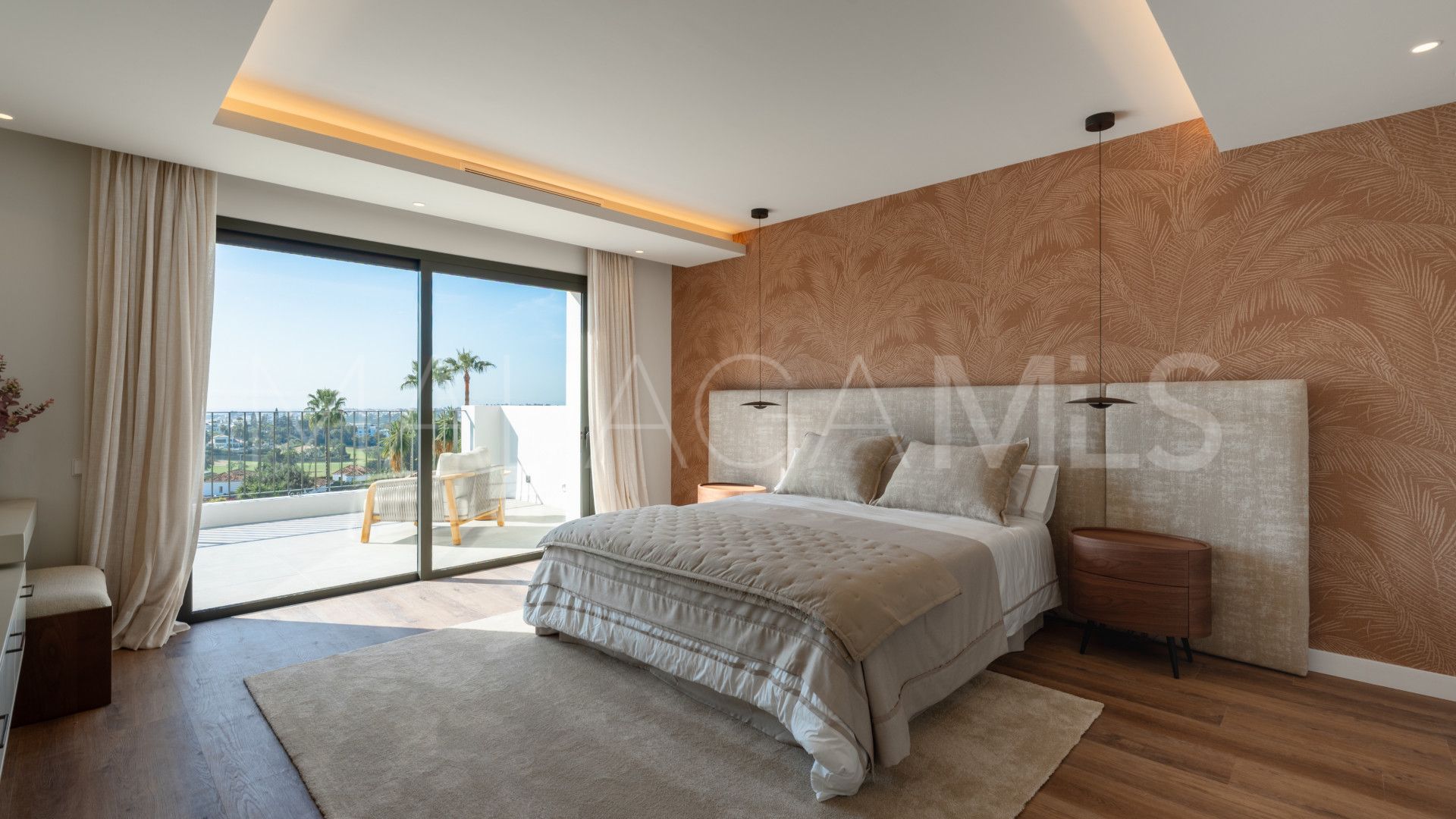 Villa for sale in Nueva Andalucia