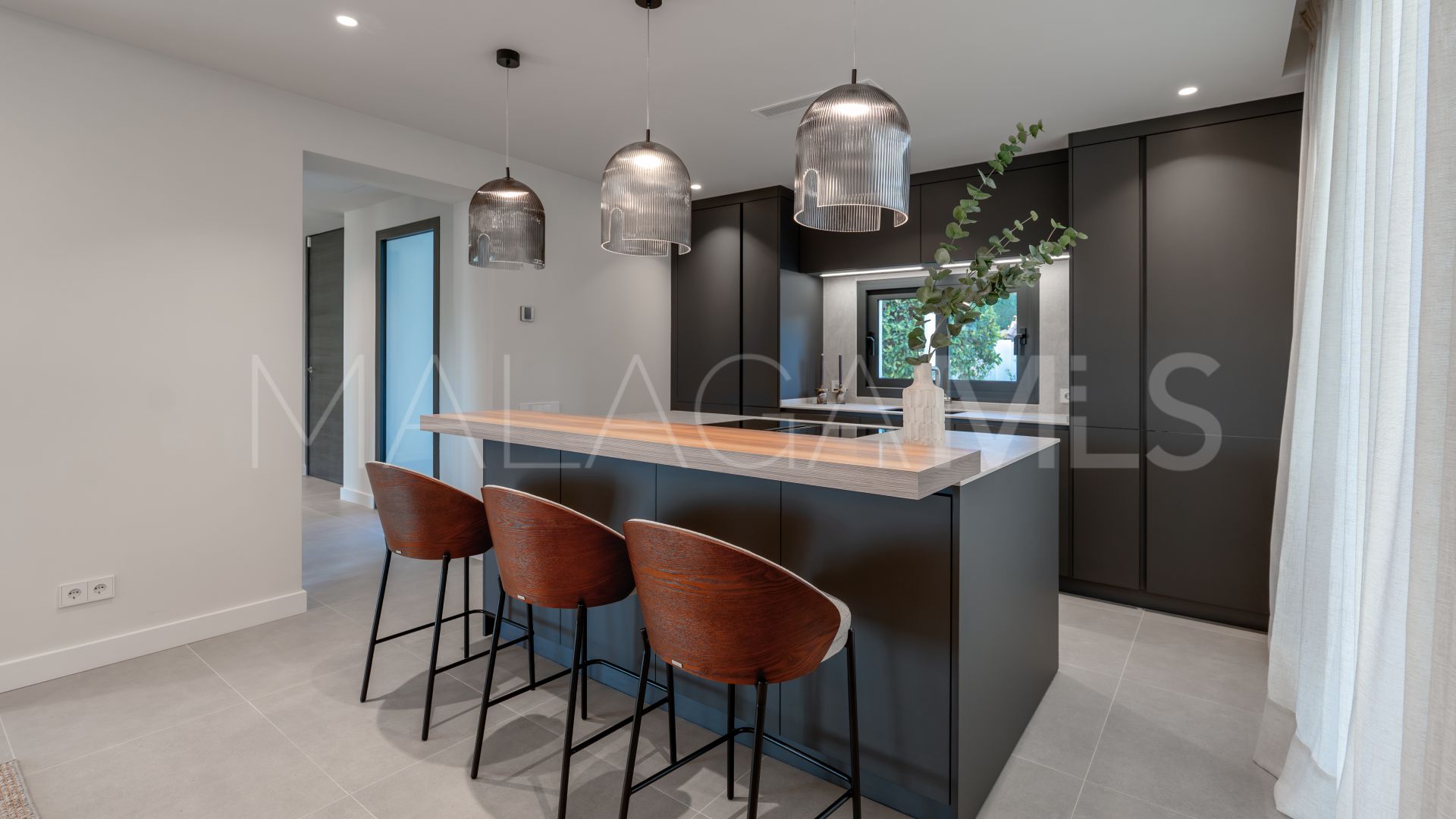 Villa for sale in Nueva Andalucia