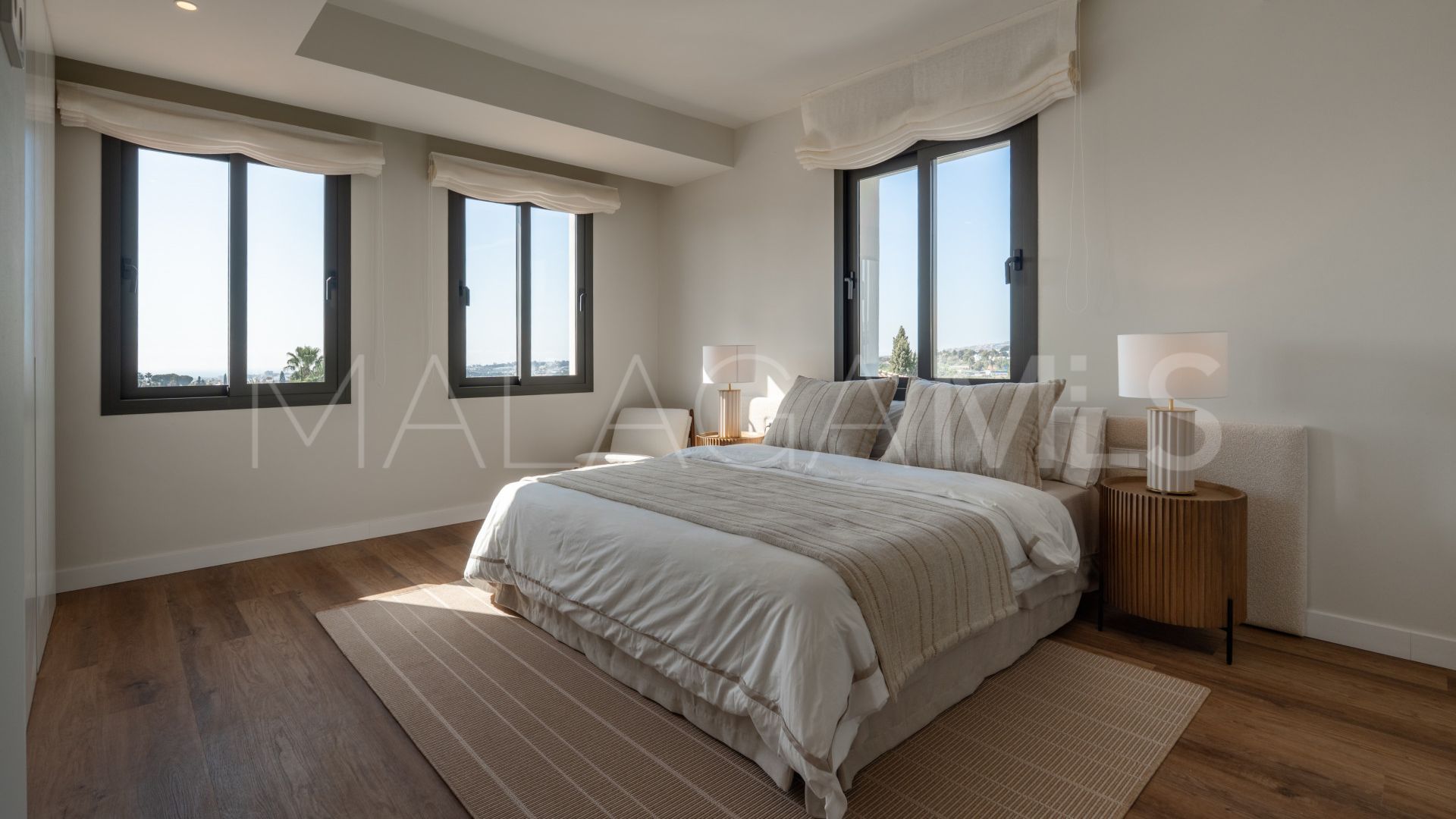 Villa for sale in Nueva Andalucia