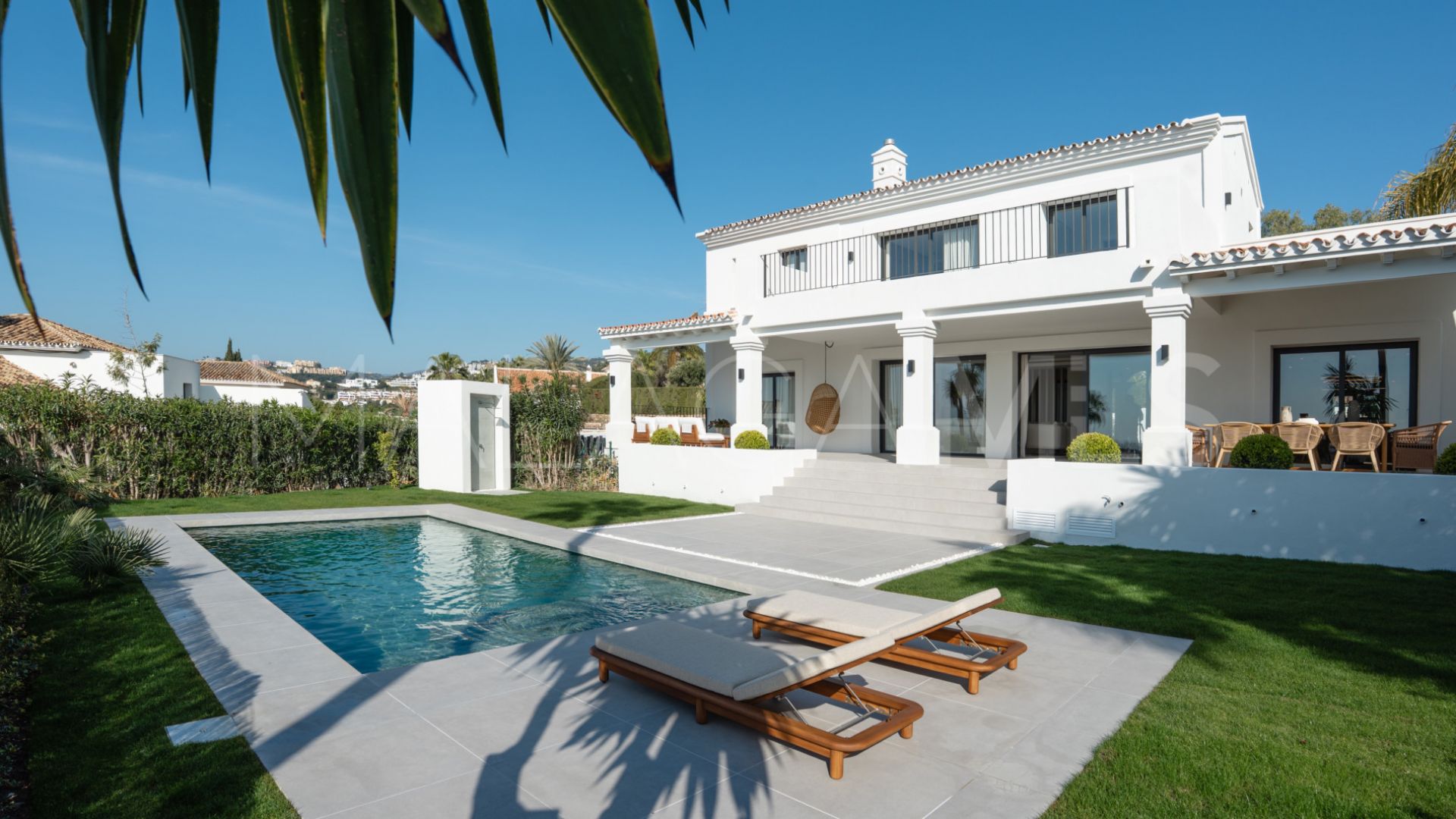 Villa for sale in Nueva Andalucia