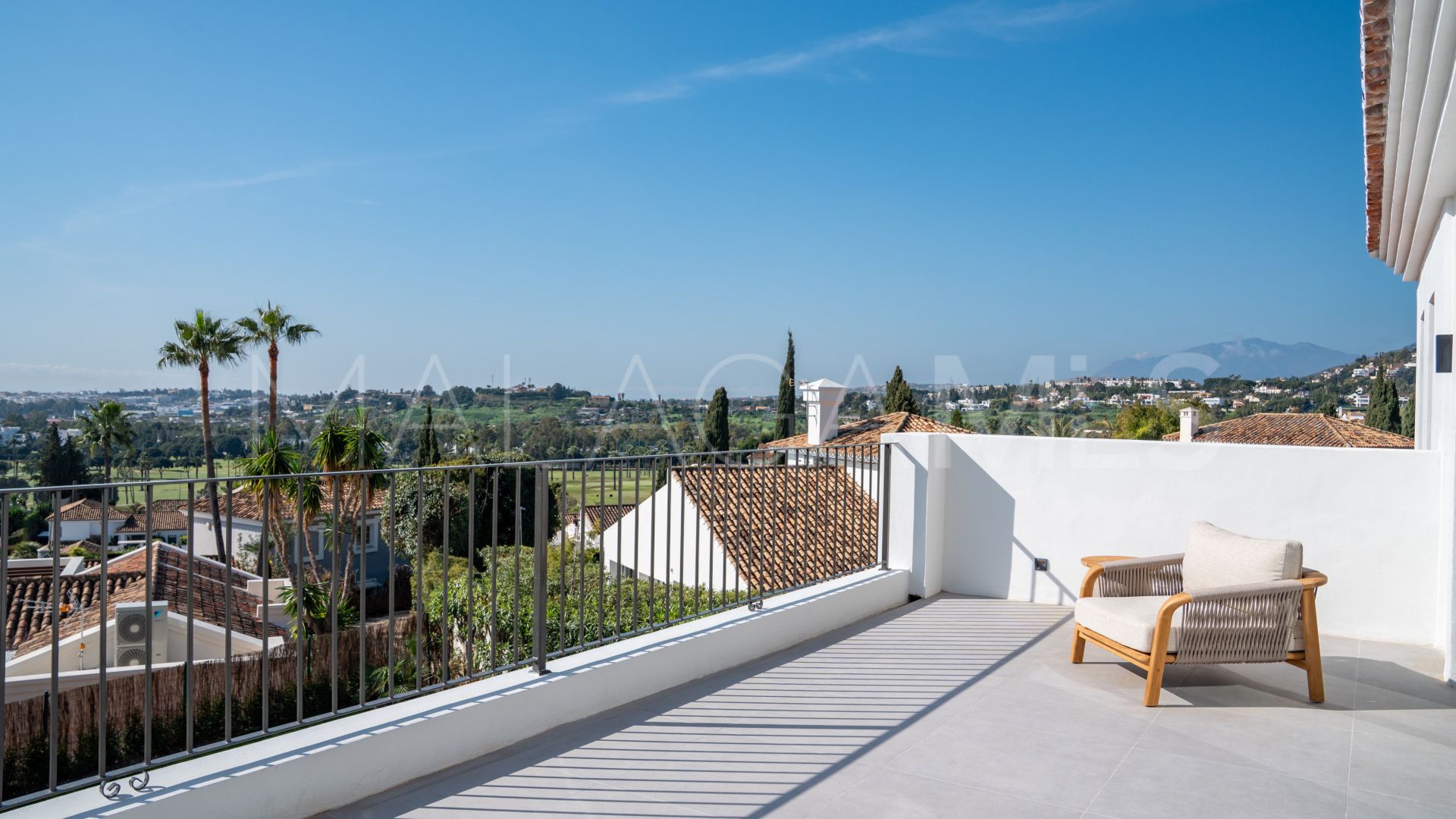 Villa for sale in Nueva Andalucia