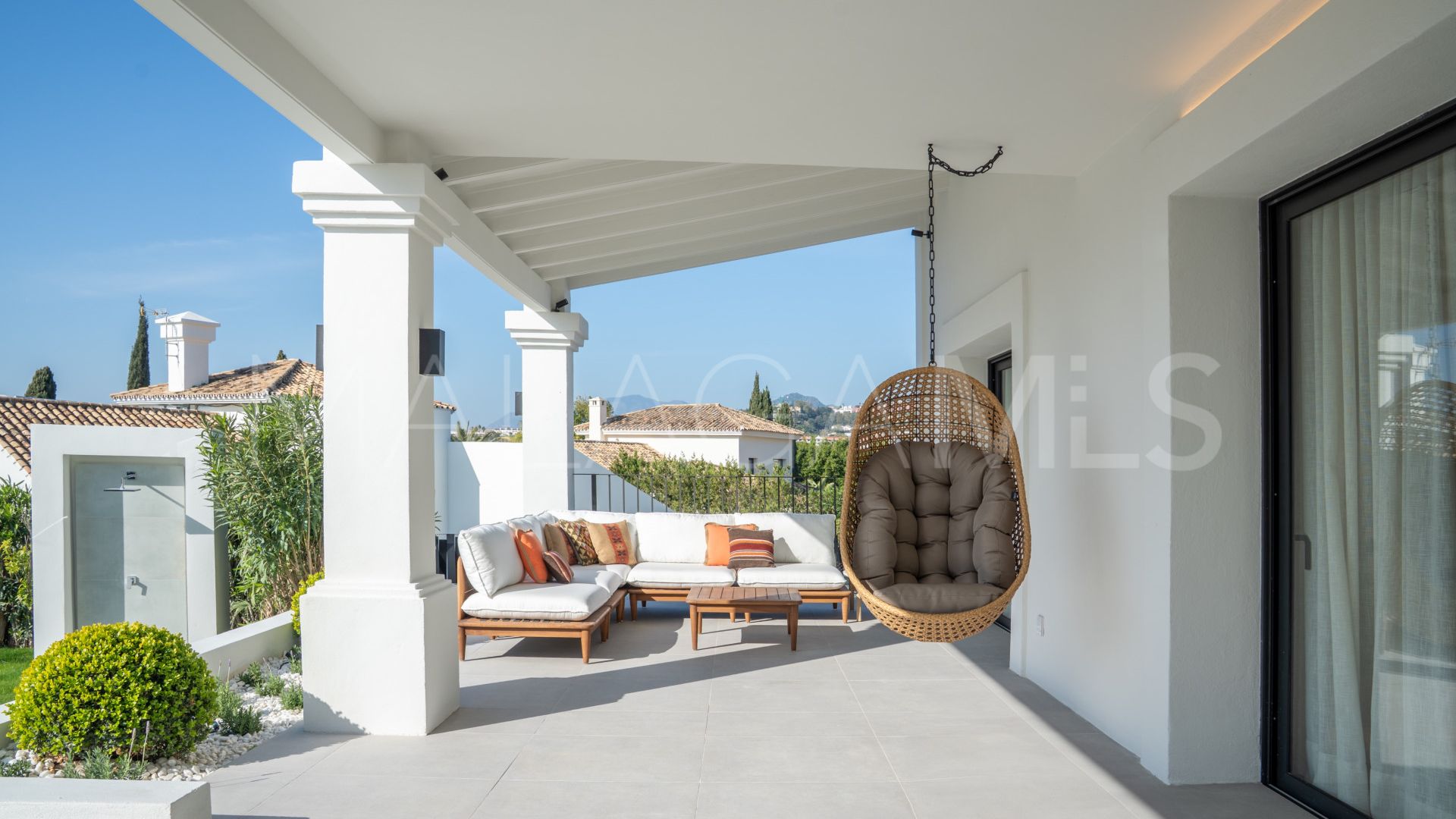 Villa for sale in Nueva Andalucia