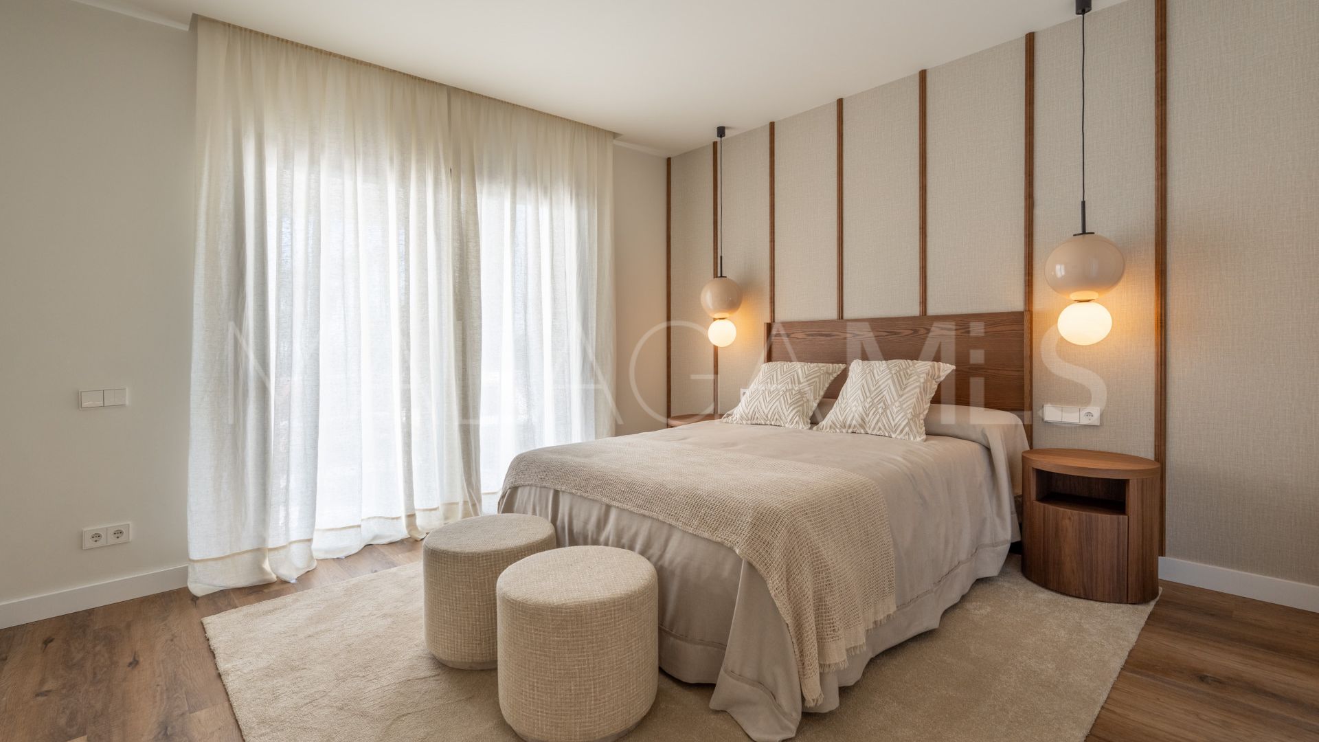 Villa for sale in Nueva Andalucia