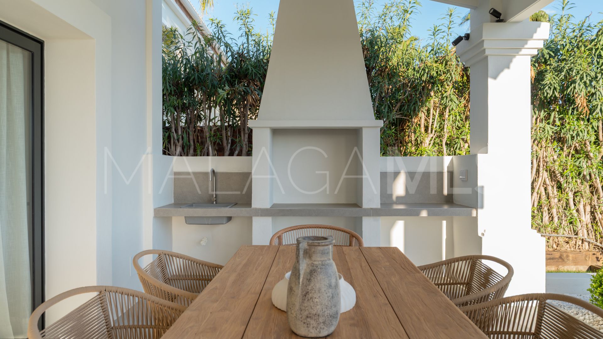 Villa for sale in Nueva Andalucia