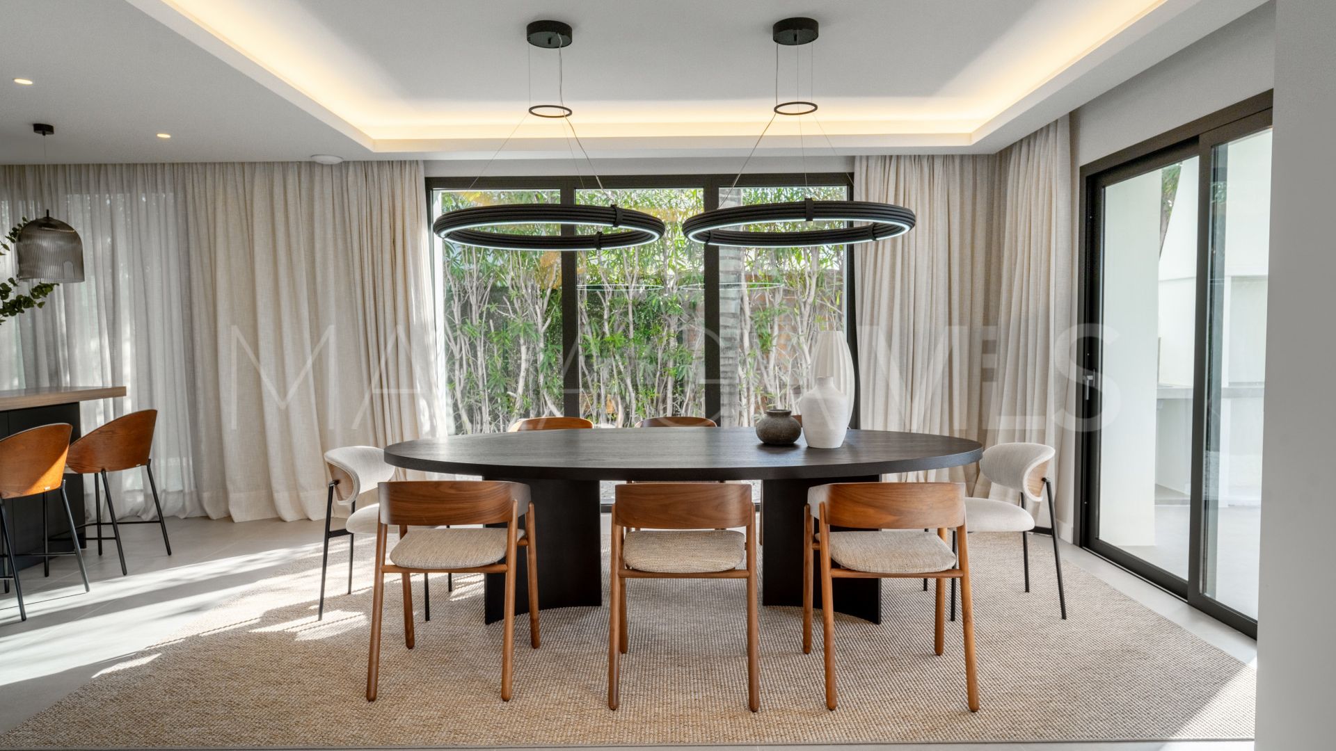 Villa for sale in Nueva Andalucia