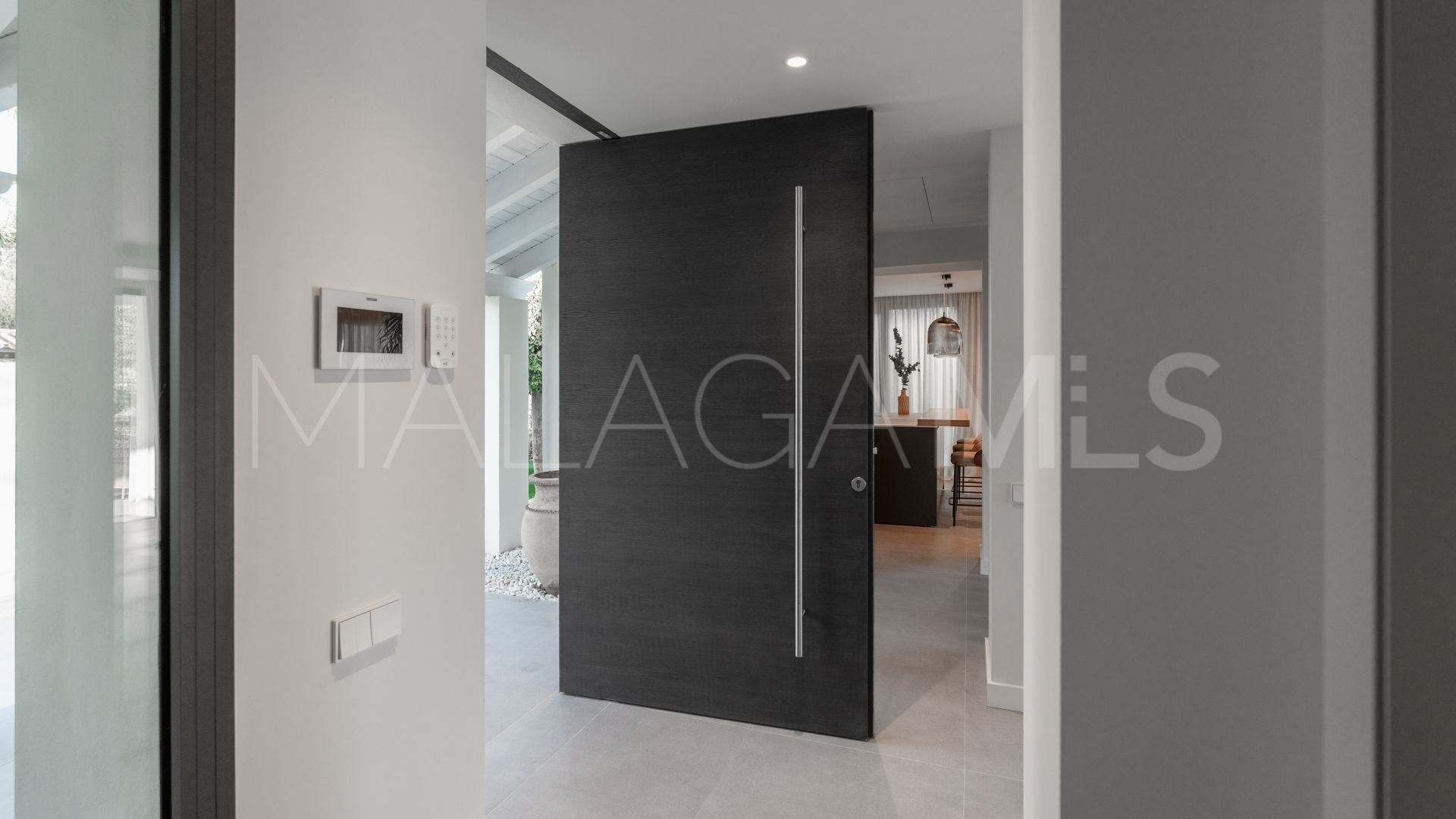 Villa for sale in Nueva Andalucia