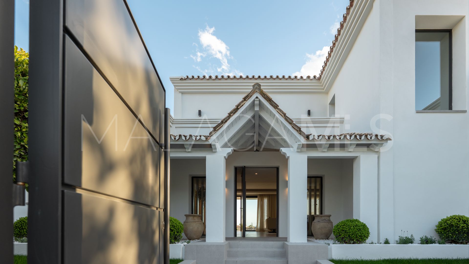 Villa for sale in Nueva Andalucia