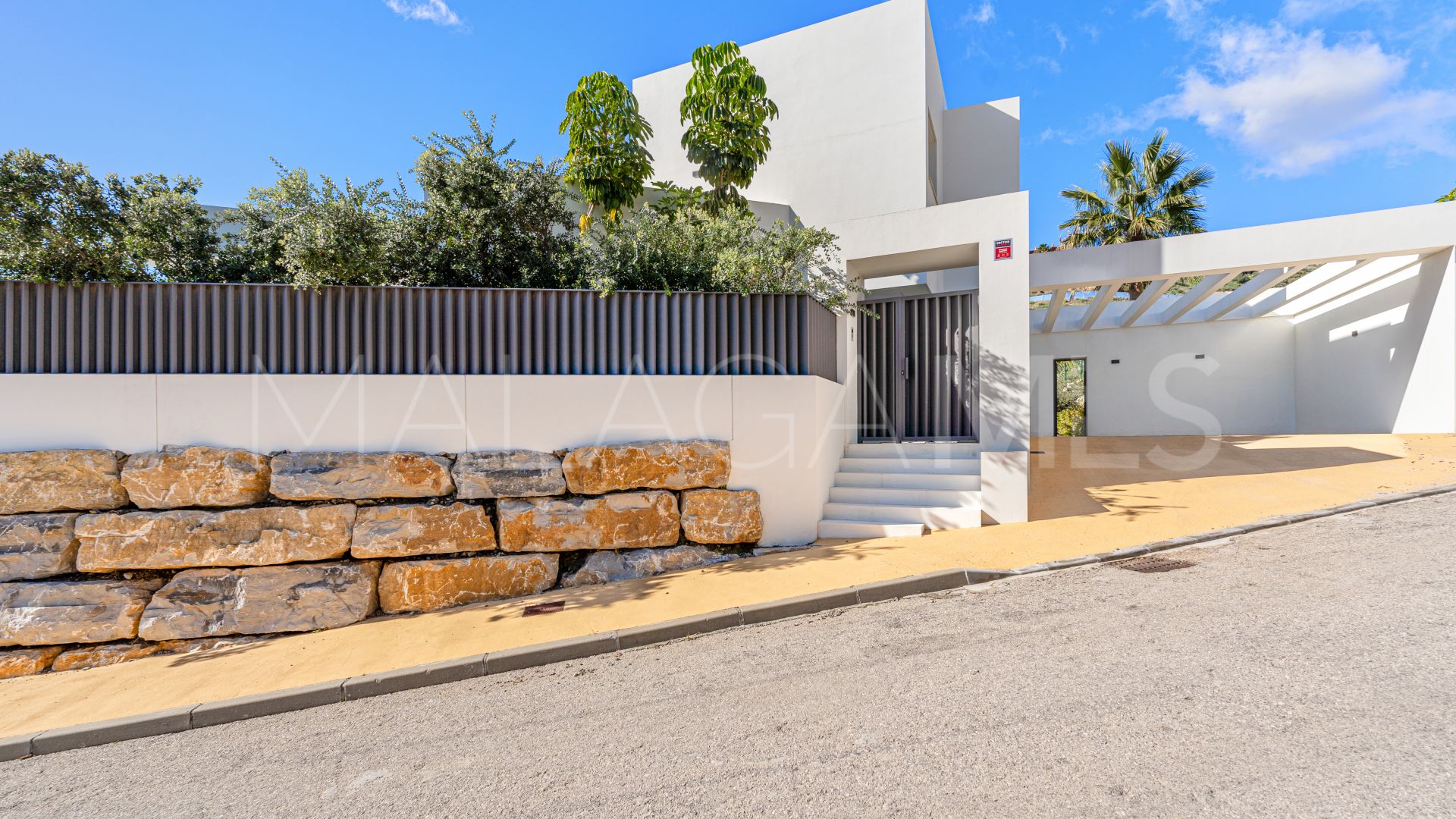 Villa for sale in Mirador del Paraiso