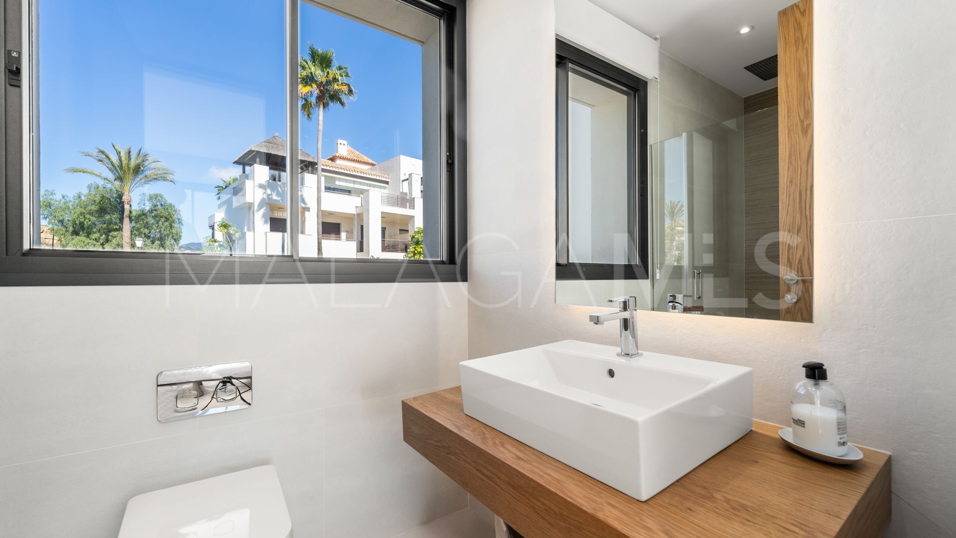 Villa for sale in Mirador del Paraiso