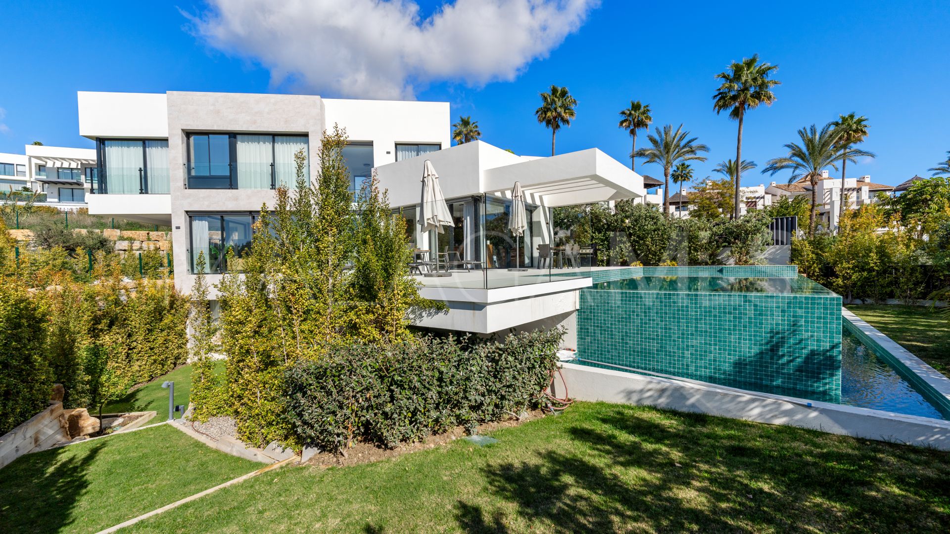 Villa for sale in Mirador del Paraiso