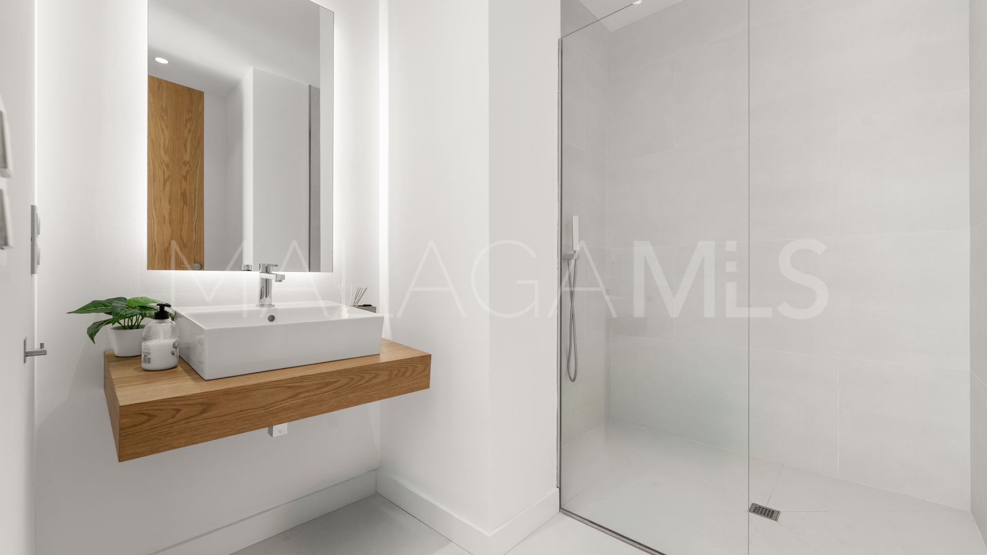 Villa for sale in Mirador del Paraiso