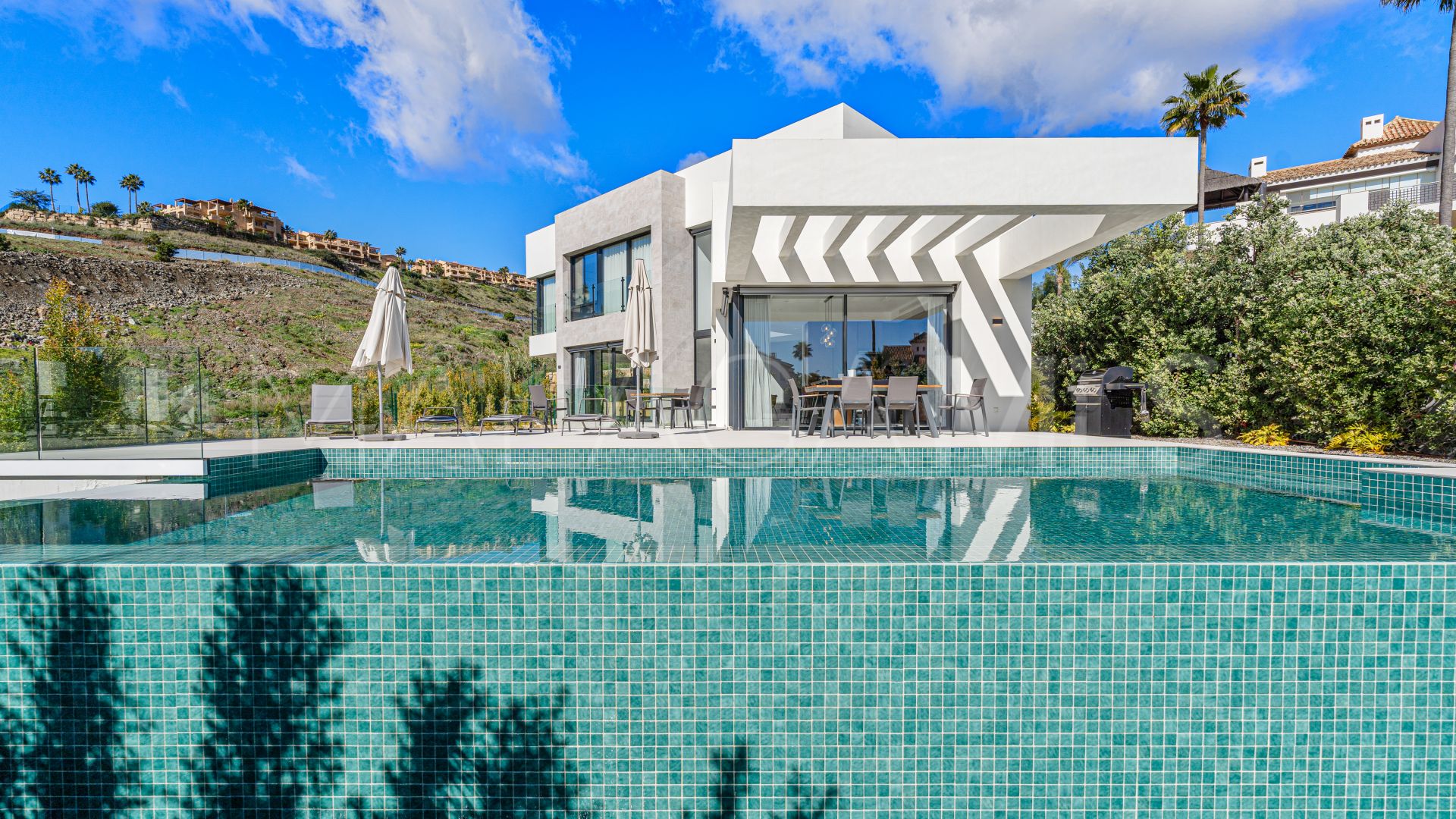 Villa for sale in Mirador del Paraiso