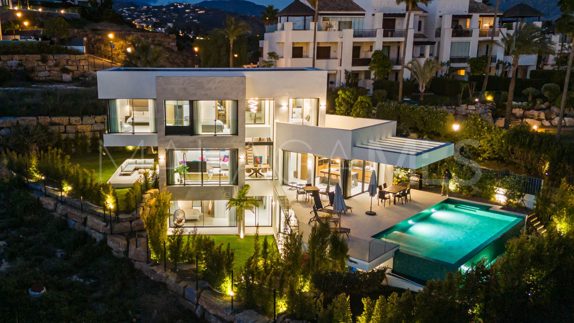 Villa for sale in Mirador del Paraiso