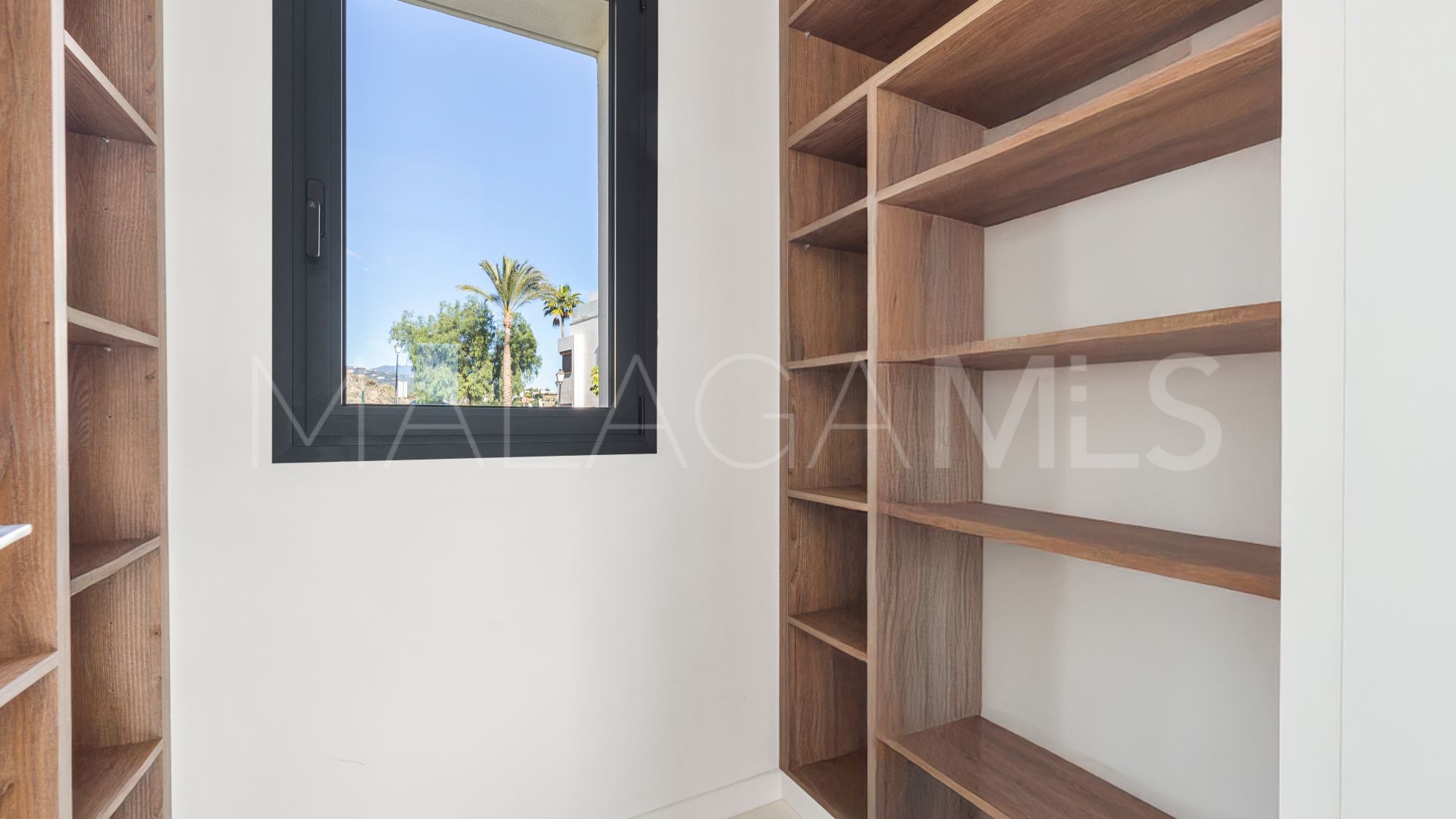 Villa for sale in Mirador del Paraiso