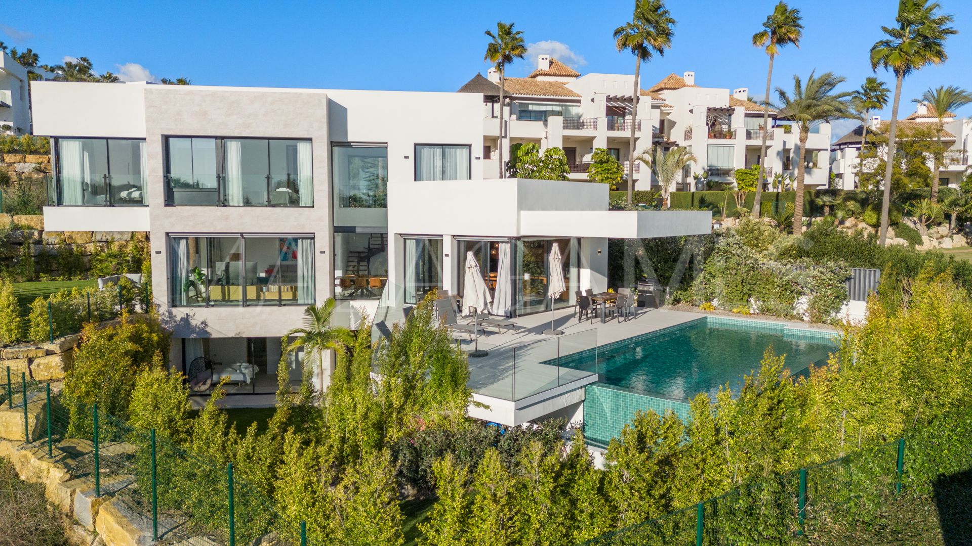 Villa for sale in Mirador del Paraiso