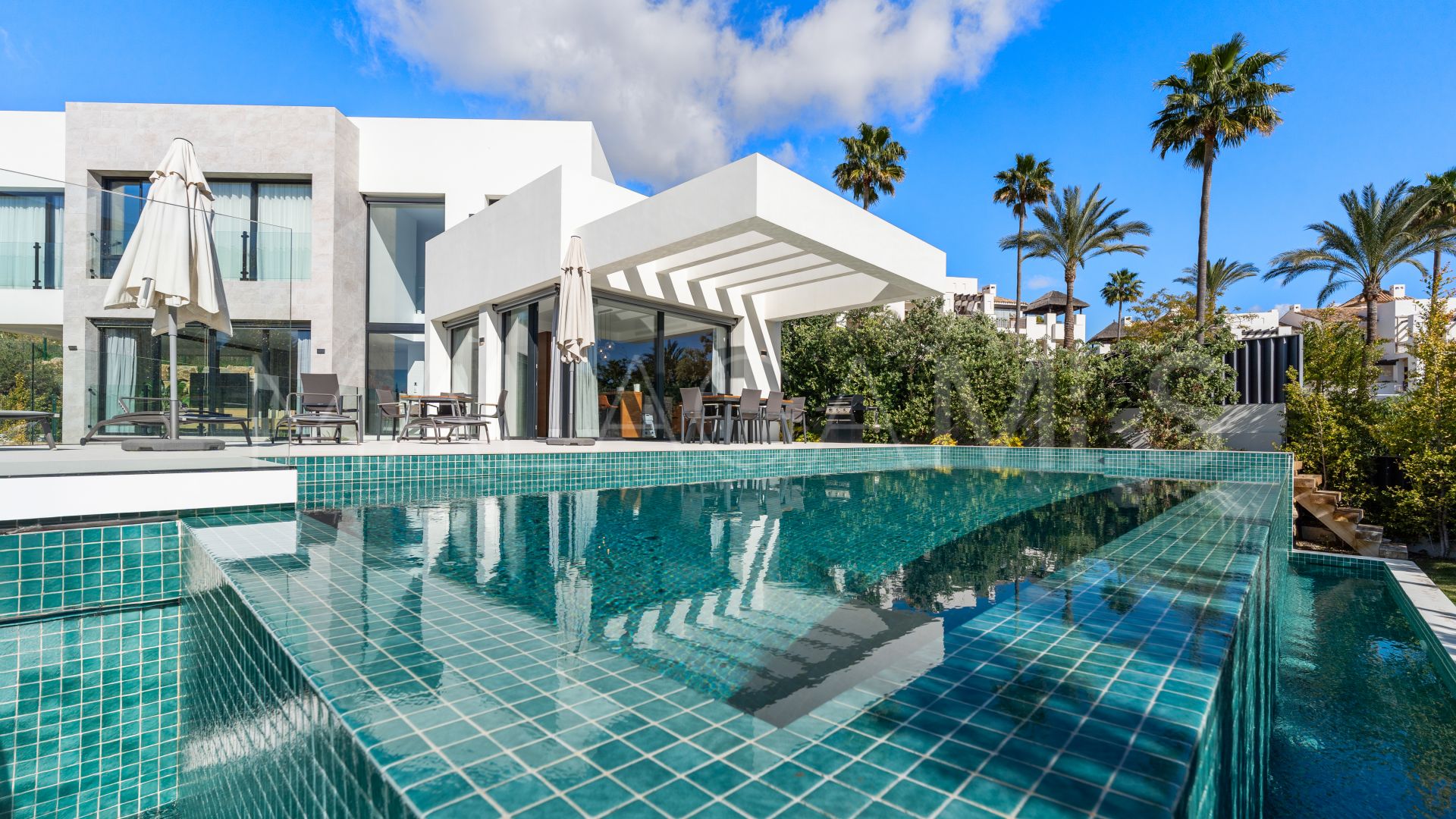 Villa for sale in Mirador del Paraiso