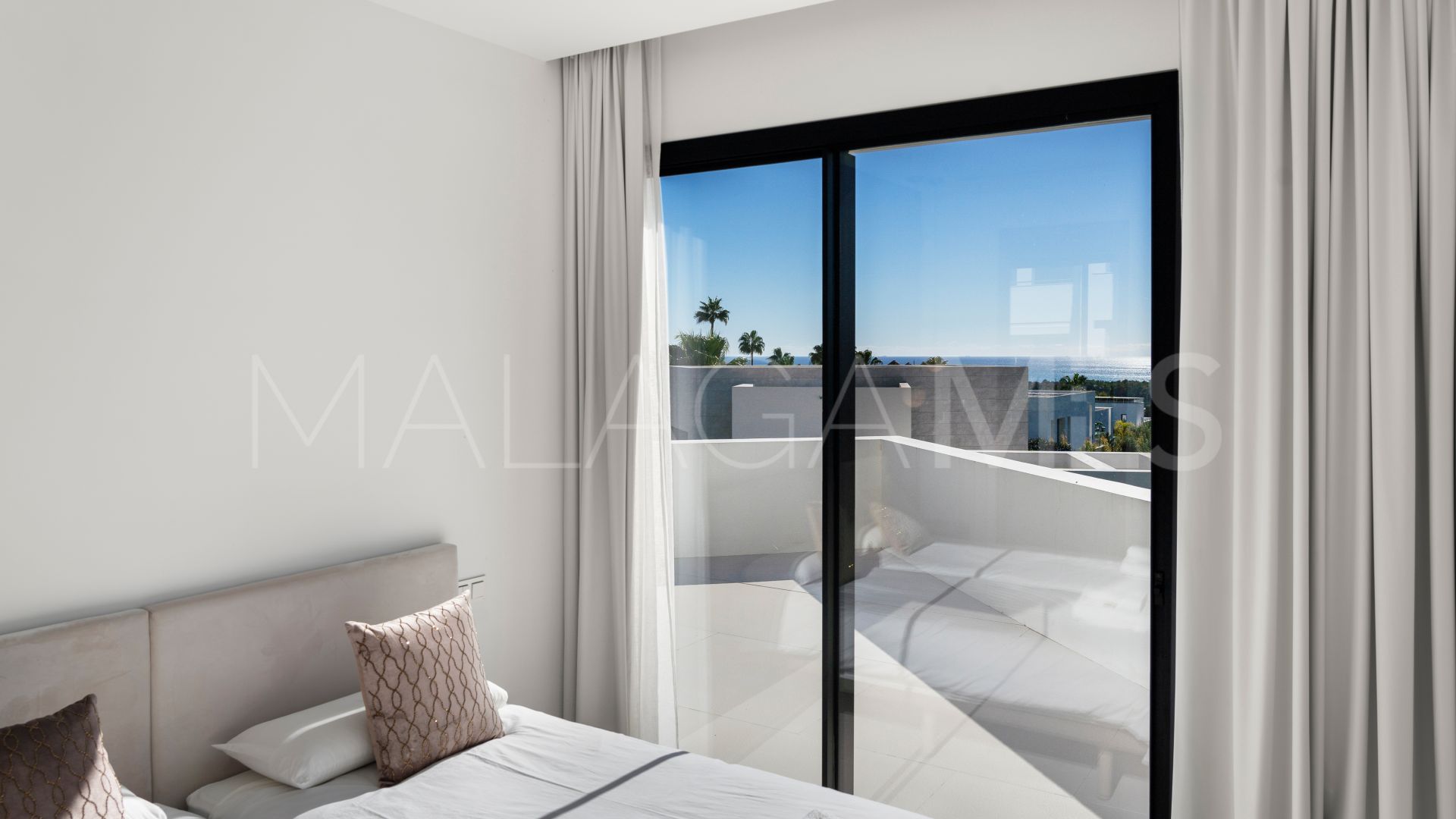 Villa for sale in Mirador del Paraiso