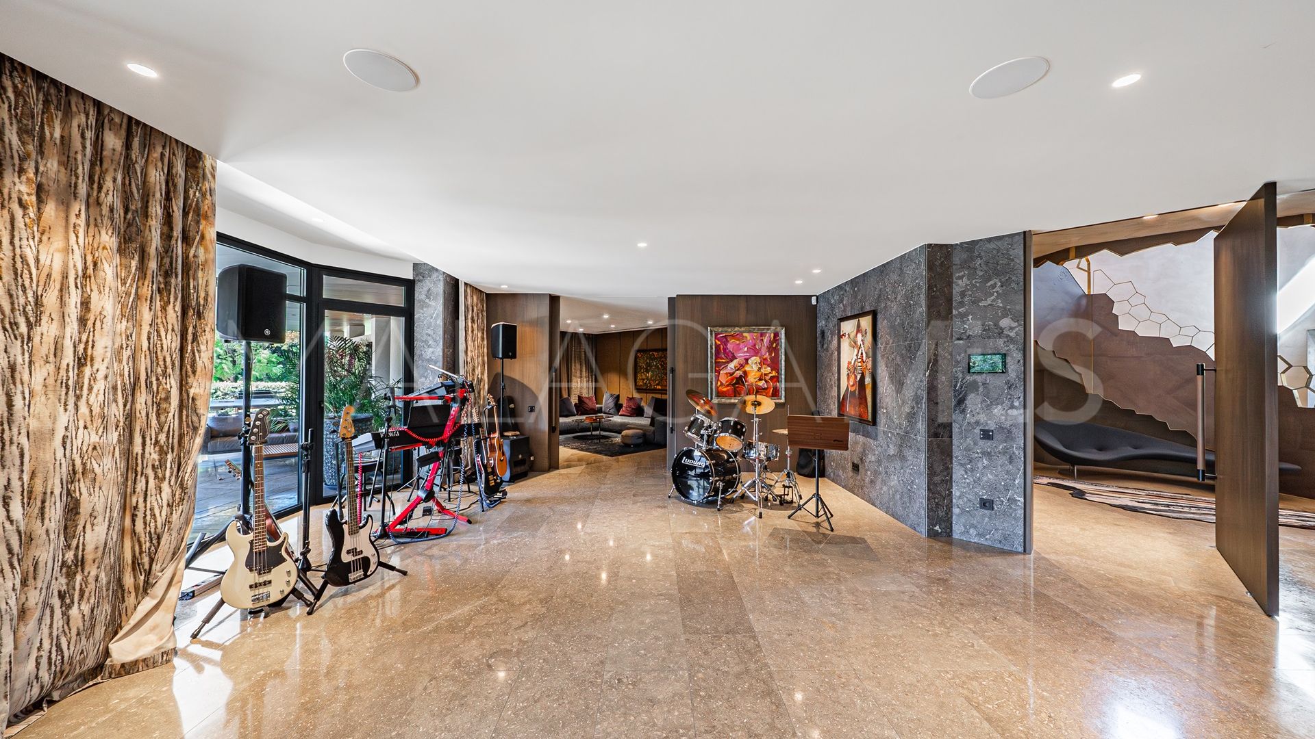 Villa for sale in Guadalmina Baja