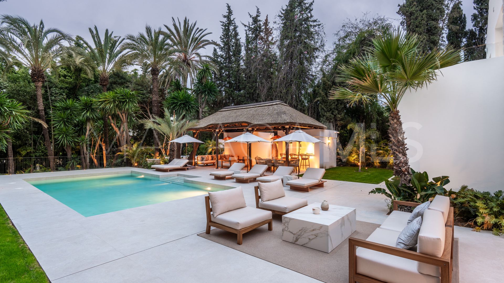 Villa for sale in Las Brisas