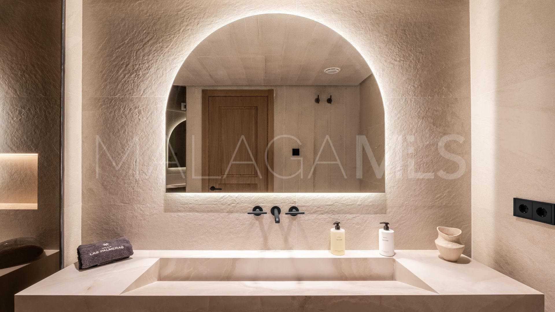 Villa for sale in Las Brisas