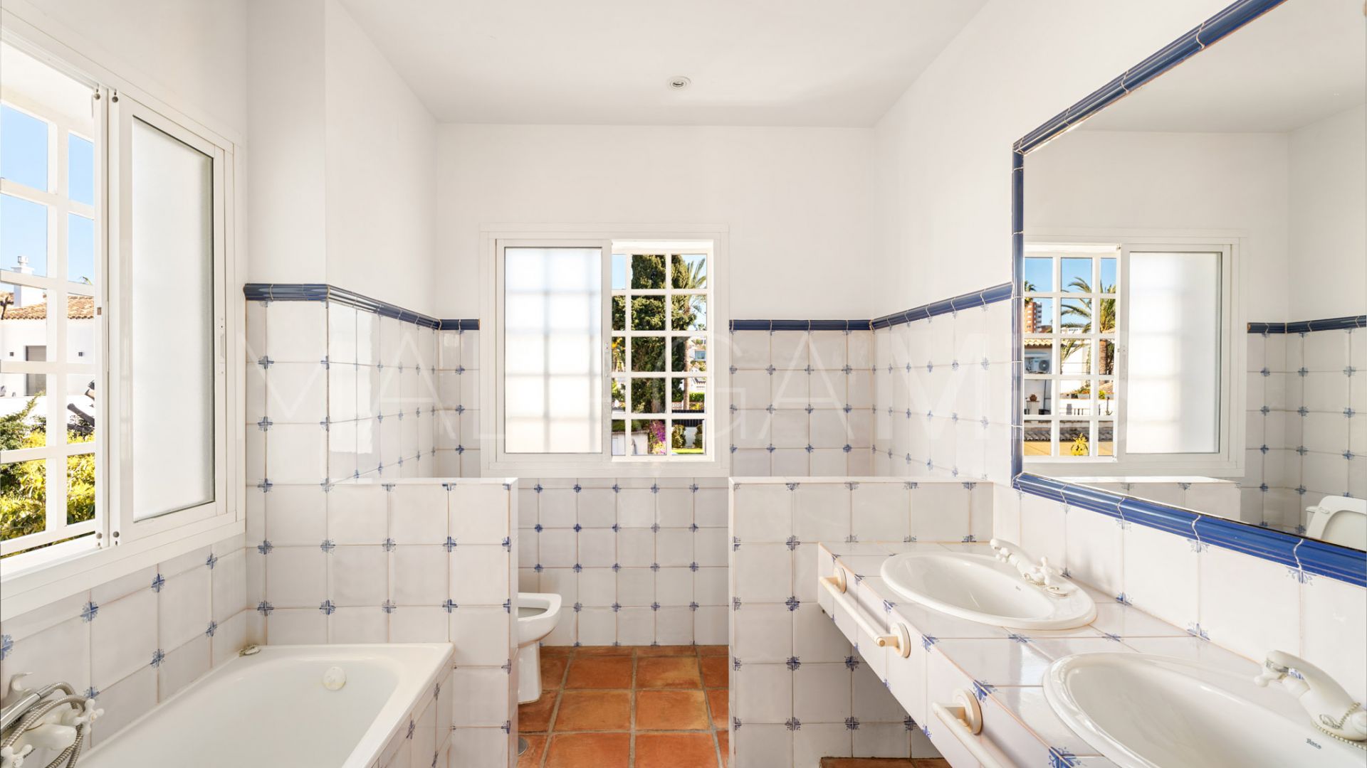 Villa for sale in Marbesa