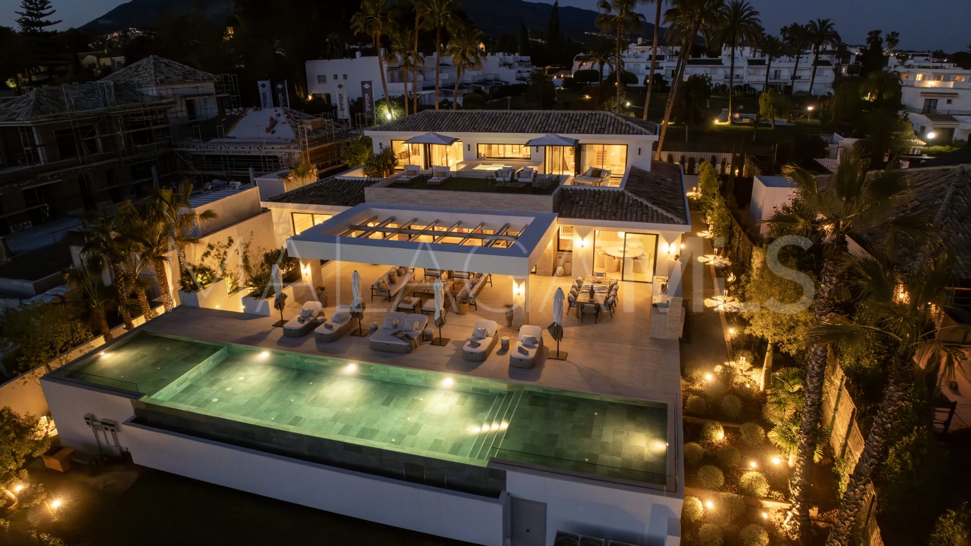 Villa for sale de 6 bedrooms in Aloha