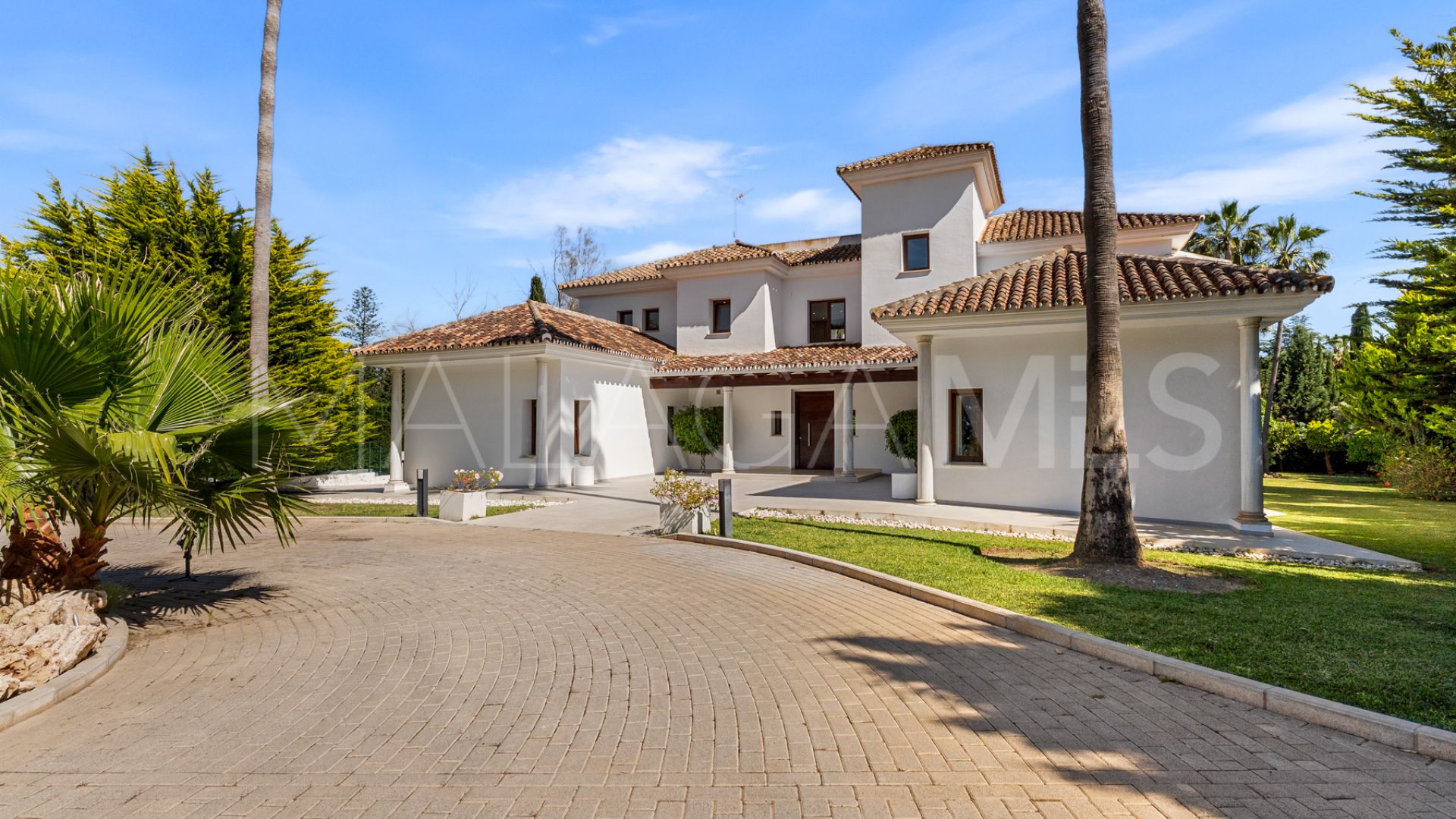 Villa for sale in Guadalmina Baja