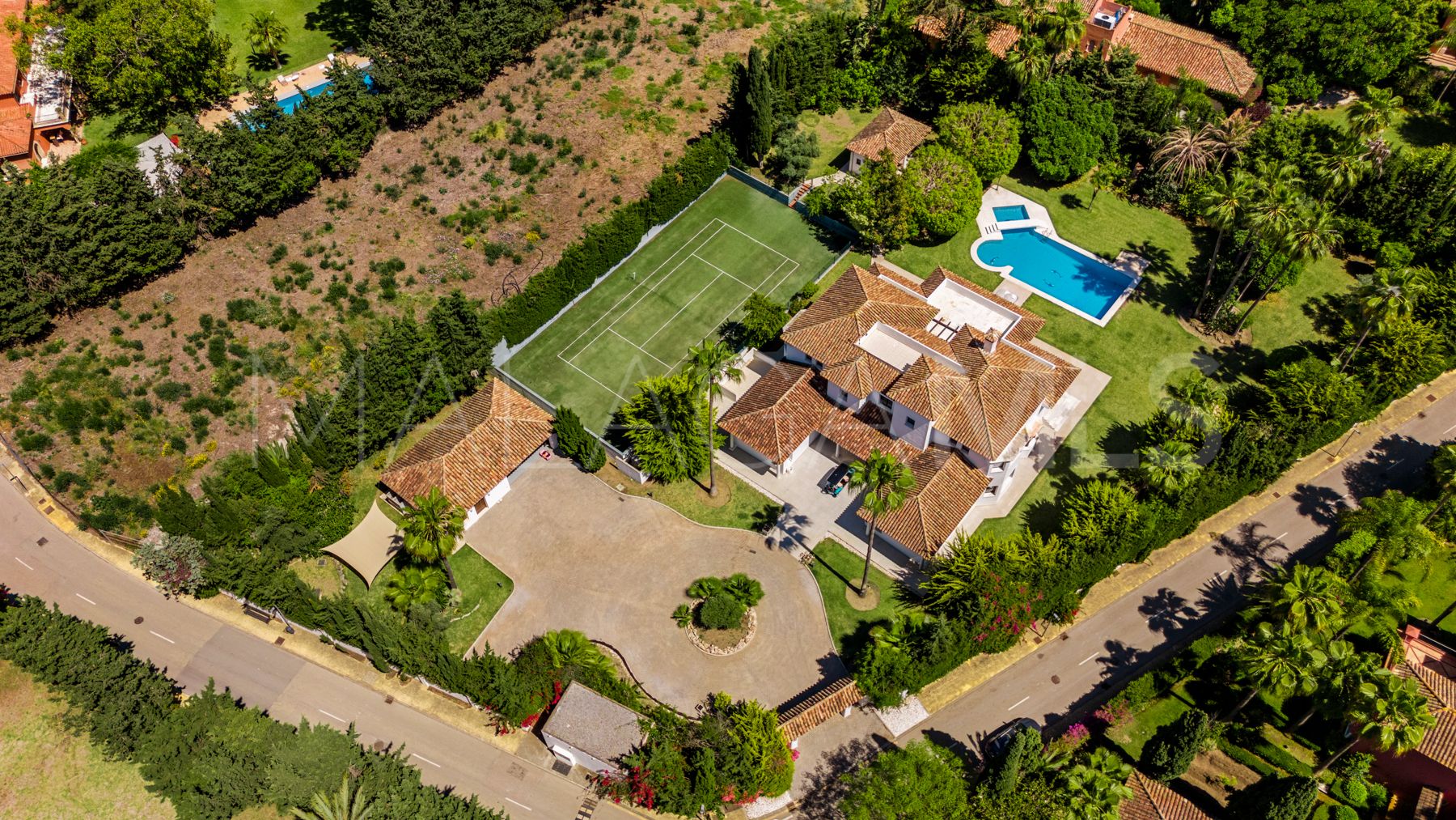 Villa for sale in Guadalmina Baja