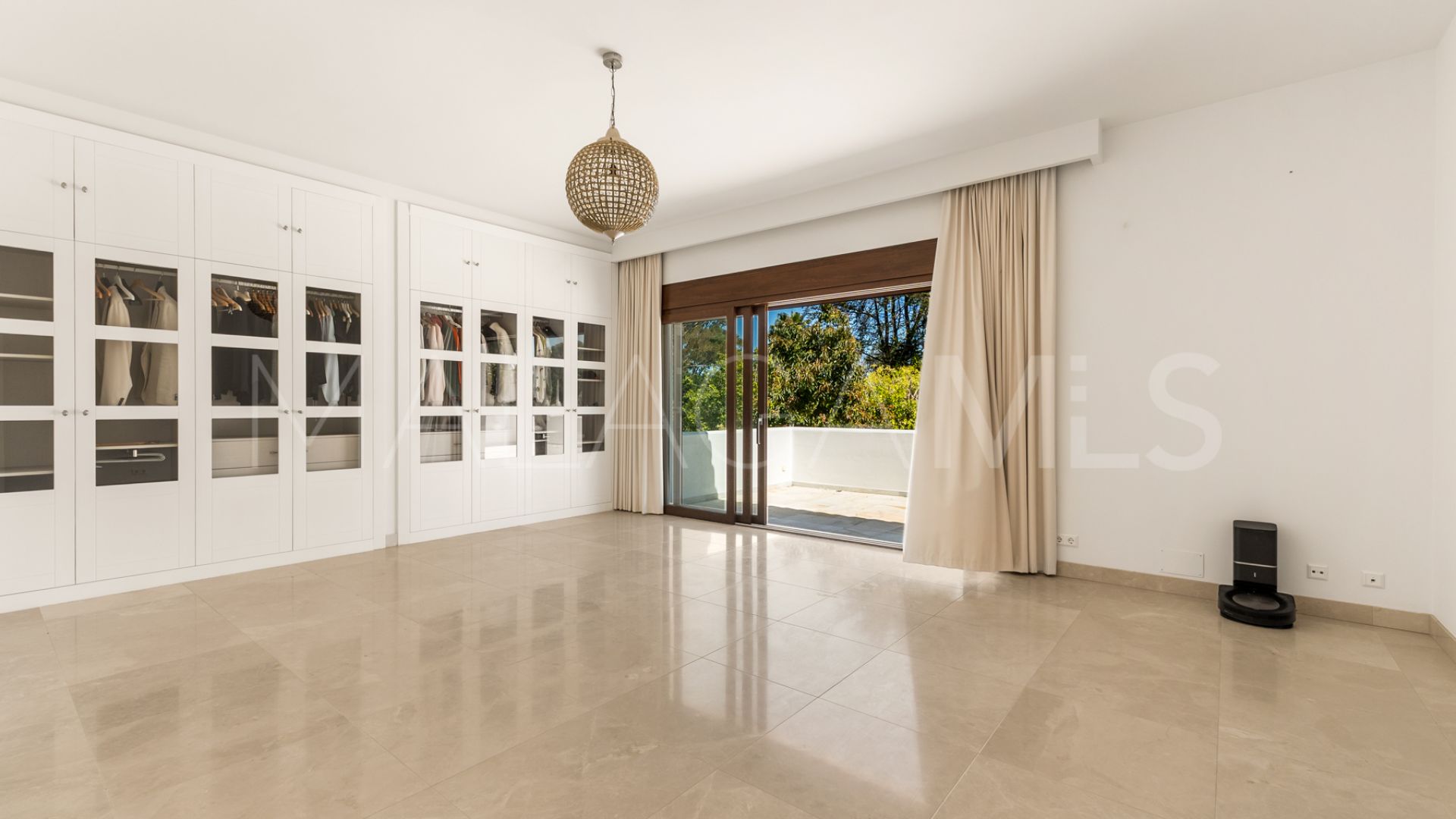 Villa for sale in Guadalmina Baja