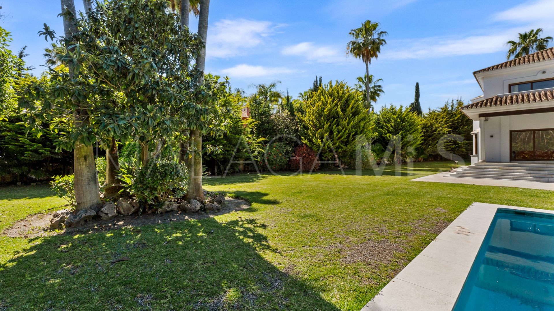 Villa for sale in Guadalmina Baja