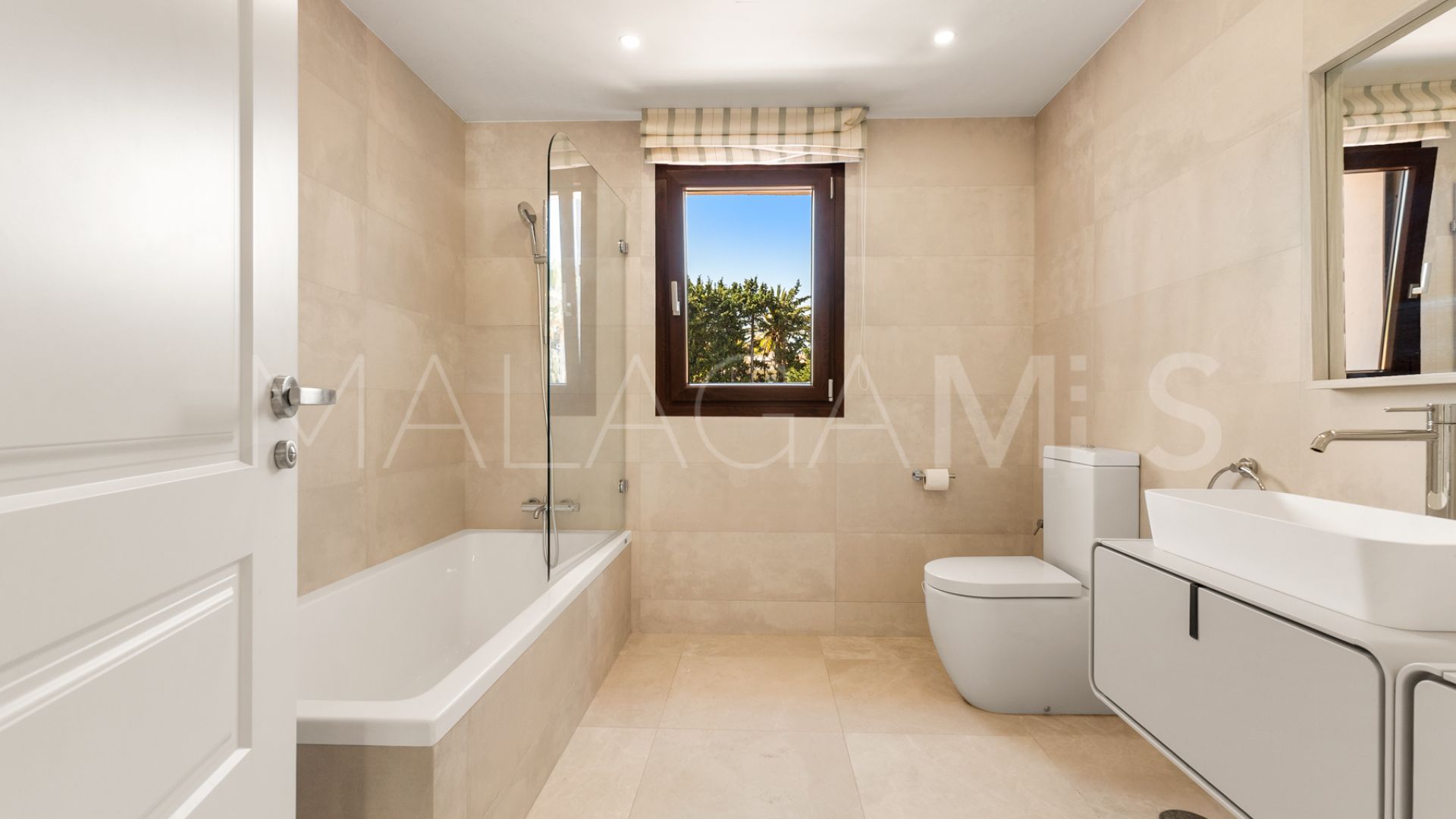Villa for sale in Guadalmina Baja